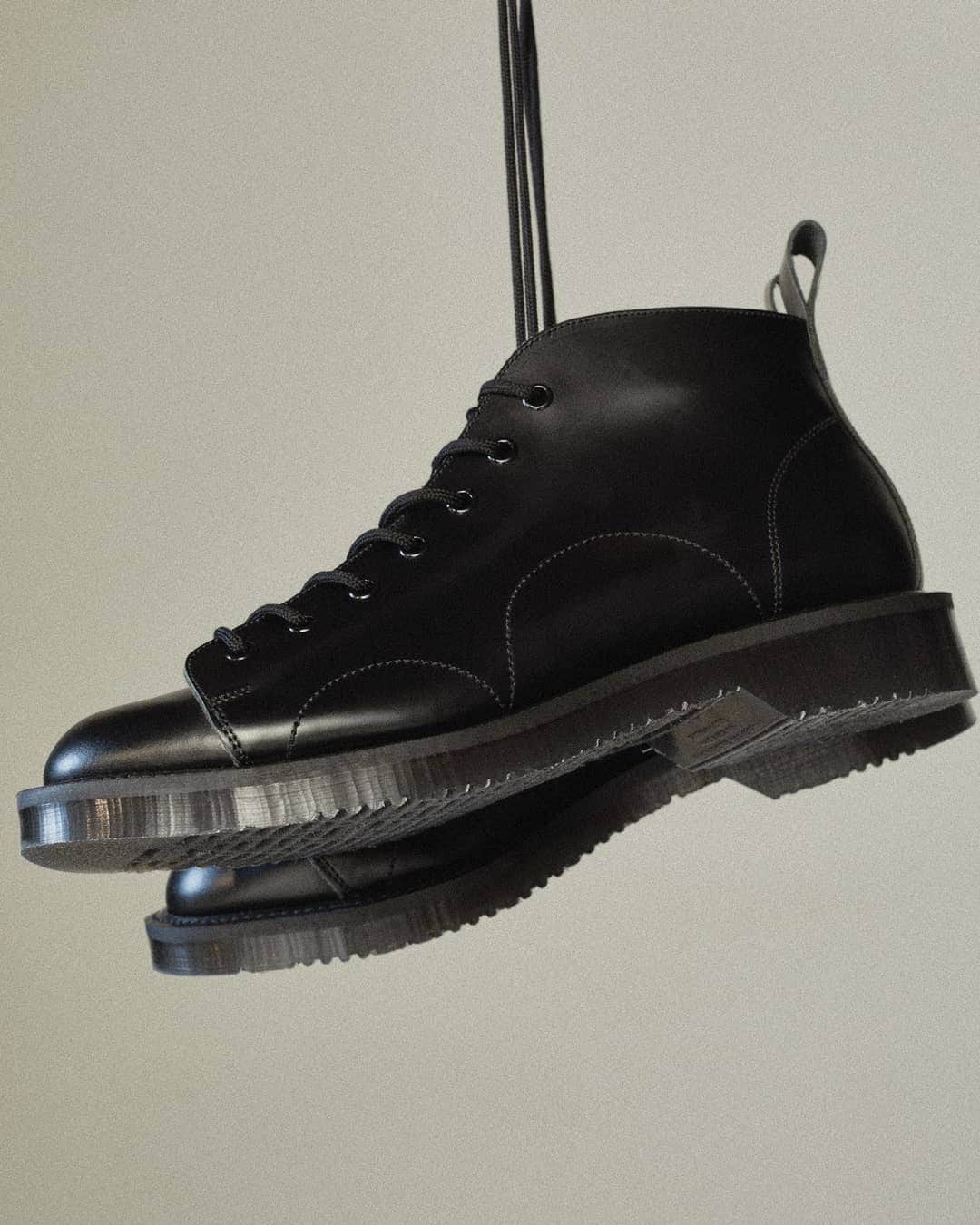 フレッドペリー さんのインスタグラム写真 - (フレッドペリー Instagram)「GEORGE COX MONKEY BOOT LEATHER  イギリスの靴職人のアーカイブから生まれたオリジナルのジョージコックスのモンキーブーツ。抜群の品質のレザーを使用した英国製で、アイコニックなディテールが特徴。  #fredperry #フレッドペリー」11月11日 14時00分 - fredperryjp