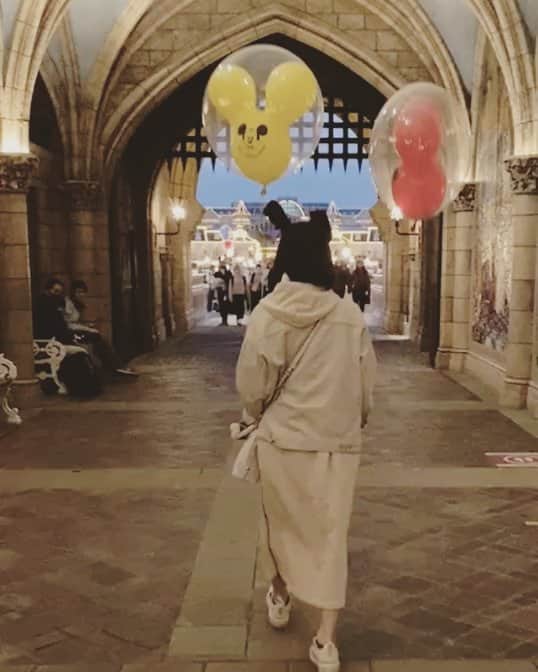 葉山いくみのインスタグラム：「てくてく🎈」