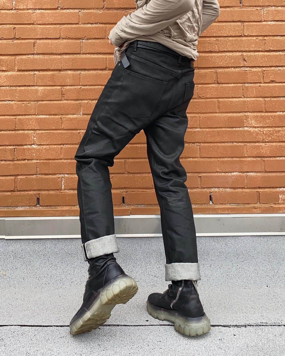 HYPEBEASTさんのインスタグラム写真 - (HYPEBEASTInstagram)「@hypebeaststyle: @rickowensonline has returned with a new Fall/Winter 2020 PERFORMA denim collection that’s exclusive to @selfedge. The workwear-centric range is entirely made in Japan and features staple denim pieces with details like black-wax coating, DARK DUST construction, squared pockets, and thick cowhide patches. All of the items are available now at Self Edge, with price ranging from $780 – $1,125 USD.⁠⠀ Photo: Self Edge」11月11日 14時06分 - hypebeast