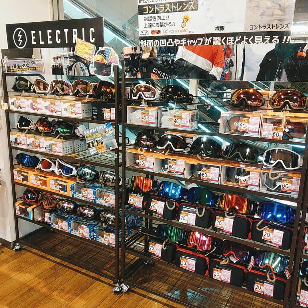 名古屋パルコさんのインスタグラム写真 - (名古屋パルコInstagram)「【南館9Ｆ/モリスポ スノーボードバーゲン】﻿ 💥11/7. NEW OPEN💥﻿ ﻿ 恒例のモリスポスノーボードバーゲンが、今年も期間限定にて開催❗️﻿ 幅広い商品からレア物まで、他店には無い商品をラインナップ。﻿ 有名ブランドやお得なセール品まで、商品も企画も盛りだくさん❗️﻿ ﻿ ﻿ #モリスポ#モリヤマスポーツ#スノボ#スノーボード#ゲレンデ#冬#スノーボードバーゲン#名古屋#栄#矢場町#名古屋パルコ#PARCO#nagoyaparco﻿」11月11日 14時25分 - parco_nagoya_official