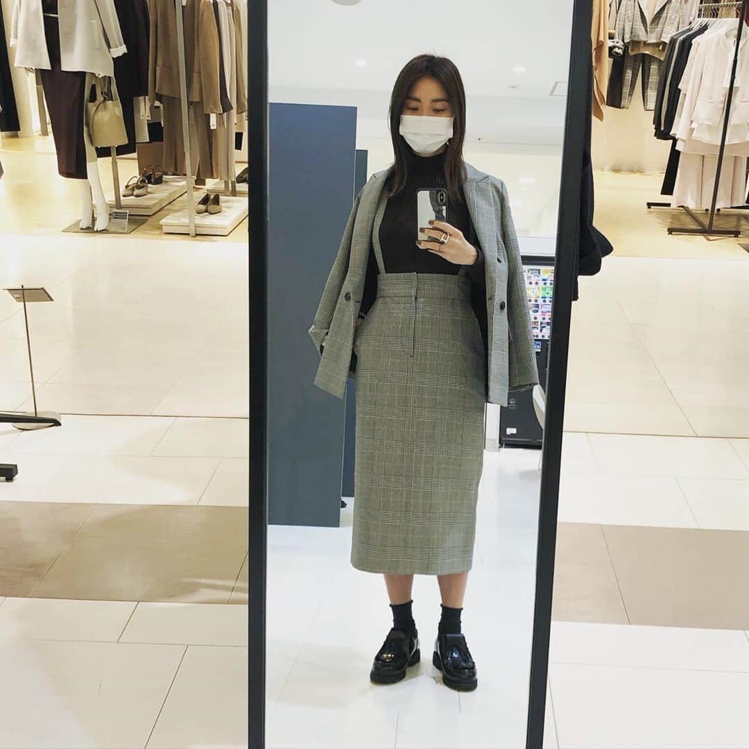 東原妙子さんのインスタグラム写真 - (東原妙子Instagram)「. 本日から名古屋＆大阪POP UP STORE @uncrave_official  初日、名古屋にてお待ちしております💁🏻‍♀️ . ECサイトでも本日12時より冬物が発売中です。 すでにSOLD OUTも出ているようなので、お目当てのものがある方は早めにチェックしてみてください♡ . #popupstore#nagoya#takashimaya#uncrave#gentlemanstyle 今日も @kazuki_nagayama #女装版」11月11日 14時36分 - taekohigashihara