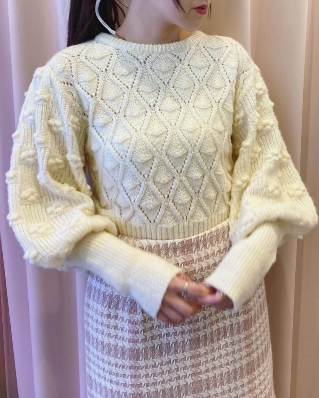 HONEY MI HONEY OFFICIALさんのインスタグラム写真 - (HONEY MI HONEY OFFICIALInstagram)「NEW IN🎨  mohair puffsleeve knit of.yel.lav.bk  free size  アームにかなりボリュームを持たせたプルオーバー 身頃とアームの編み地を変えて表情を出しました ジャスト丈で使いやすく、シンプルながら個性もあるアイテム  @honeymihoney_official  @honeymihoney_style  #HONEYMIHONEY #表参道 #原宿 #南堀江 #大阪 #时尚 #我的最愛 #ハニーミーハニー #tokyo #osaka #outfit #fashion」11月11日 14時30分 - honeymihoney_official