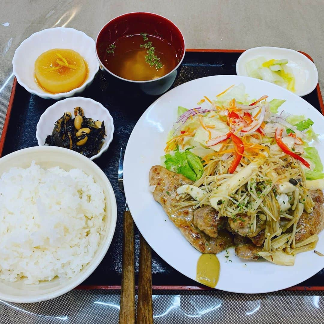 HIROさんのインスタグラム写真 - (HIROInstagram)「私で終わった（笑） #ランチ #昼ごはん #日替わりランチ  #日替わり #和歌山市 #和歌山グルメ  #グルメ #いただきます #今日もありがとう #美味い #毎日」11月11日 14時32分 - hiro19770420