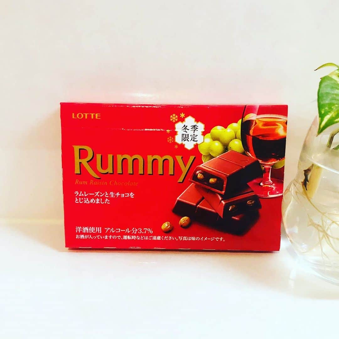 のインスタグラム：「呼んでいる冷えたラミーの赤い箱🍫 ・ ・ #ラミーは冬の季語 #パッケージが変わったね  #chocolate #rummy  #ナレーター #voiceover #voiceactor #japanesevoiceover #japanesevoiceactor #narrator #voice  #こんな声です #voicedemo → @saolisample  #映像制作 #映像クリエイター #映像クリエイターとつながりたい」