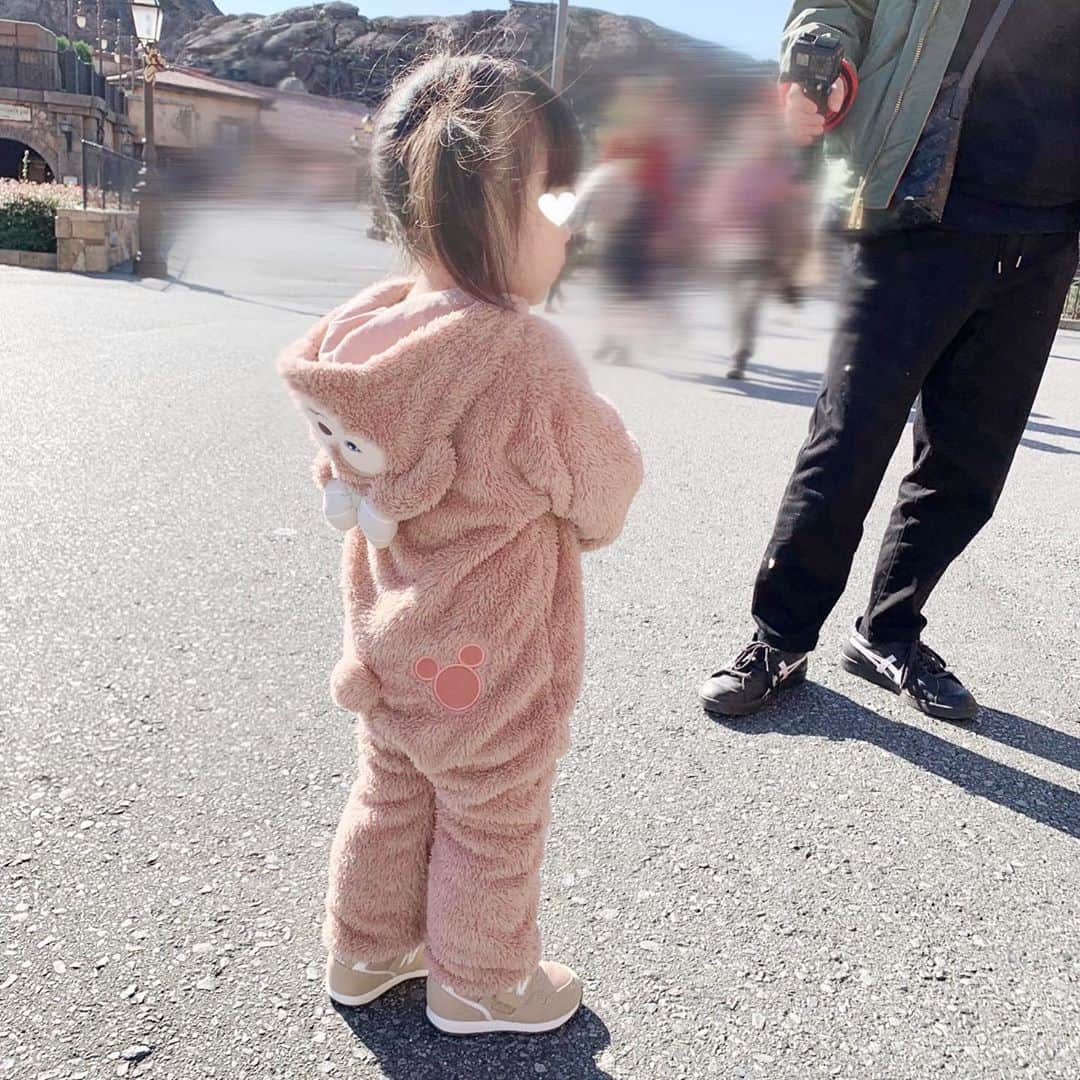 しゅんのインスタグラム：「🧸🧸🧸♡ ﻿ ﻿ ﻿ #ディズニーシー#ディズニー#ootd#ootd fashion#コーデ#東京ディズニーランド#東京ディズニーリゾート#シェリーメイ#ダッフィ#disney#TDL#tokyodisneyland#pooh#2歳女の子#女の子コーデ#ベビーコーデ#キッズコーデ#親子ディズニー#たまひよ#mamagirl#ベビフル#子育てぐらむ#ママリ#ままのて」