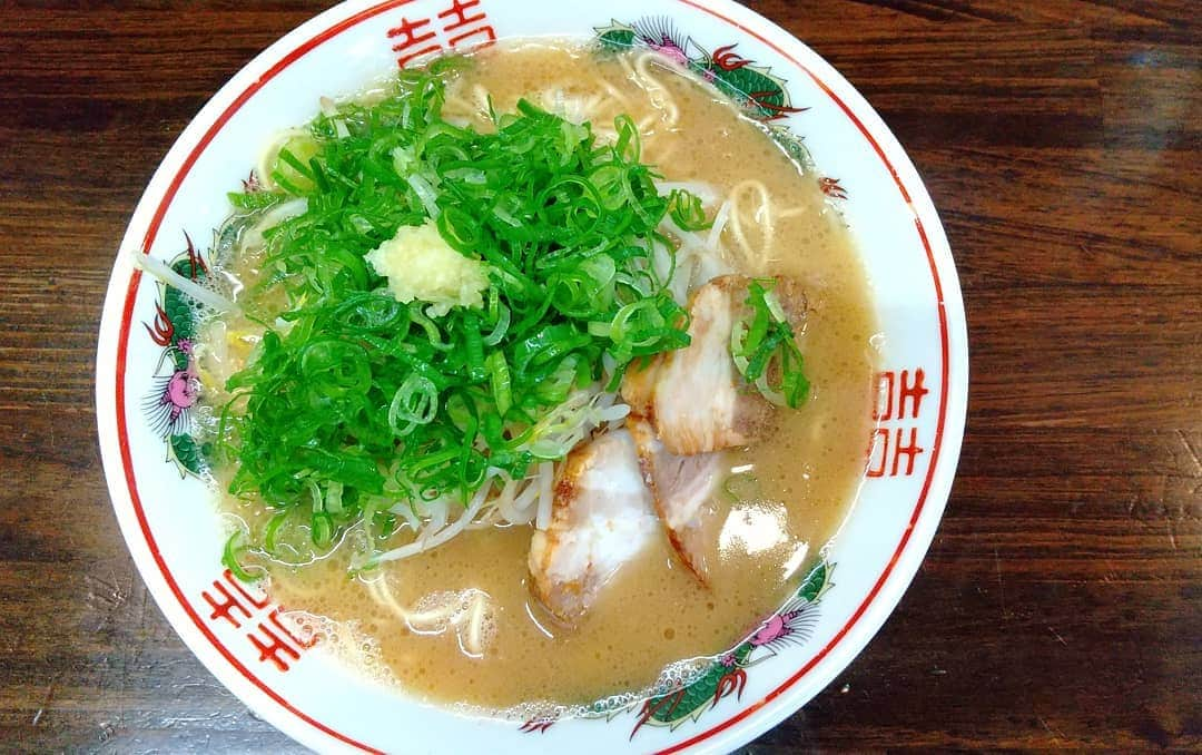 おぎたともこさんのインスタグラム写真 - (おぎたともこInstagram)「ラーメン食べた(  ｰ̀֊ｰ́ )  郊外にあるラーメン屋さん  おいしい♪  #このみ #おぎたともこ #広島グルメ #広島ラーメン #醤油豚骨 #阿戸 #山創」11月11日 14時46分 - konomiogitatomoko