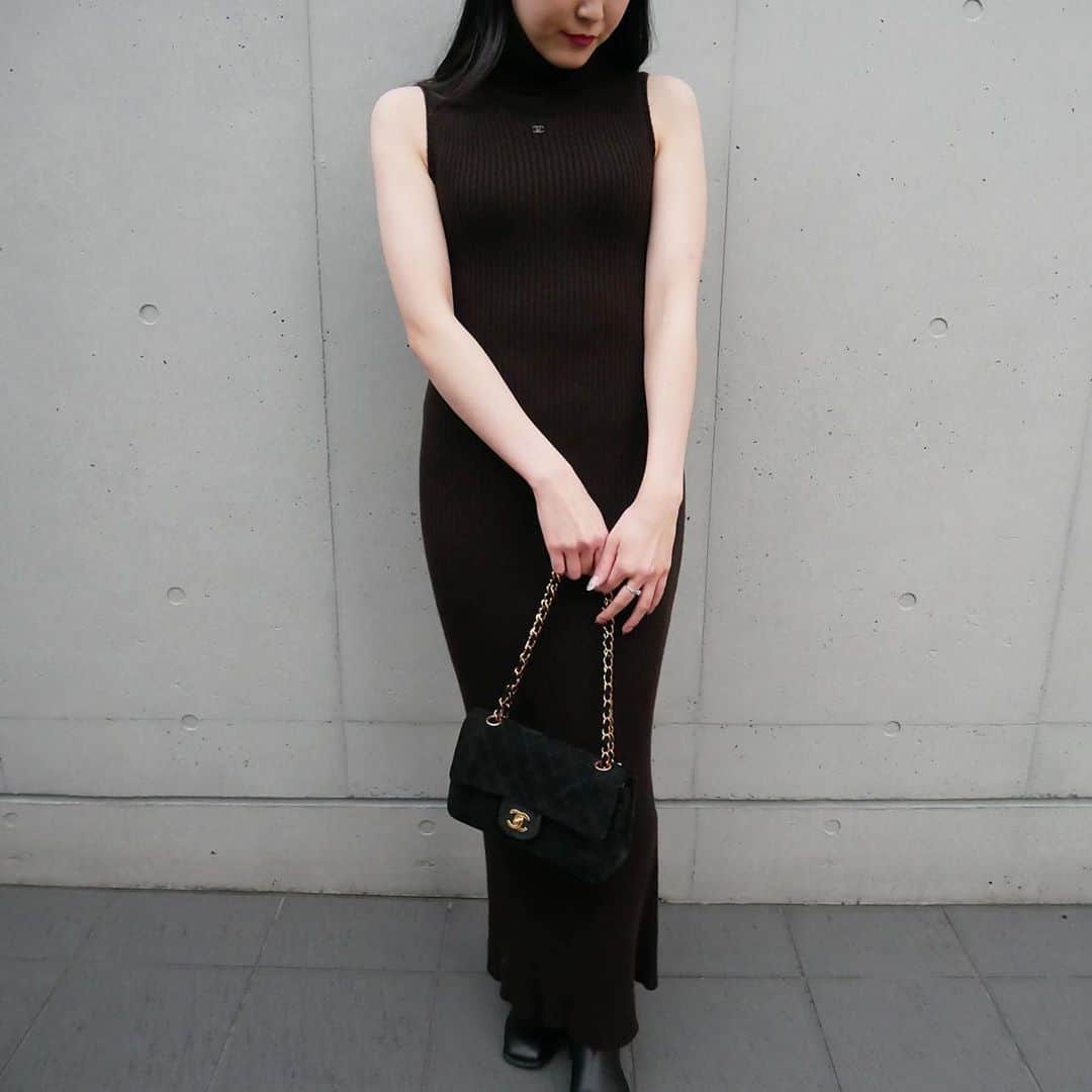 Vintage Brand Boutique AMOREさんのインスタグラム写真 - (Vintage Brand Boutique AMOREInstagram)「Chanel Cashmere Sleeveless Long Dress  ✈️ Free Shipping Worldwide 📩 DM for more info ➡️ info@amorevintagetokyo.com   #AMOREvintage #AMORETOKYO #tokyo #harajuku #vintage #vintageshop #ヴィンテージ #ヴィンテージシャネル　#アモーレ #原宿#東京 #chanel #chanelvintage #vintagechanel #ヴィンテージ #シャネル #amoreomotesando」11月11日 14時51分 - amore_tokyo