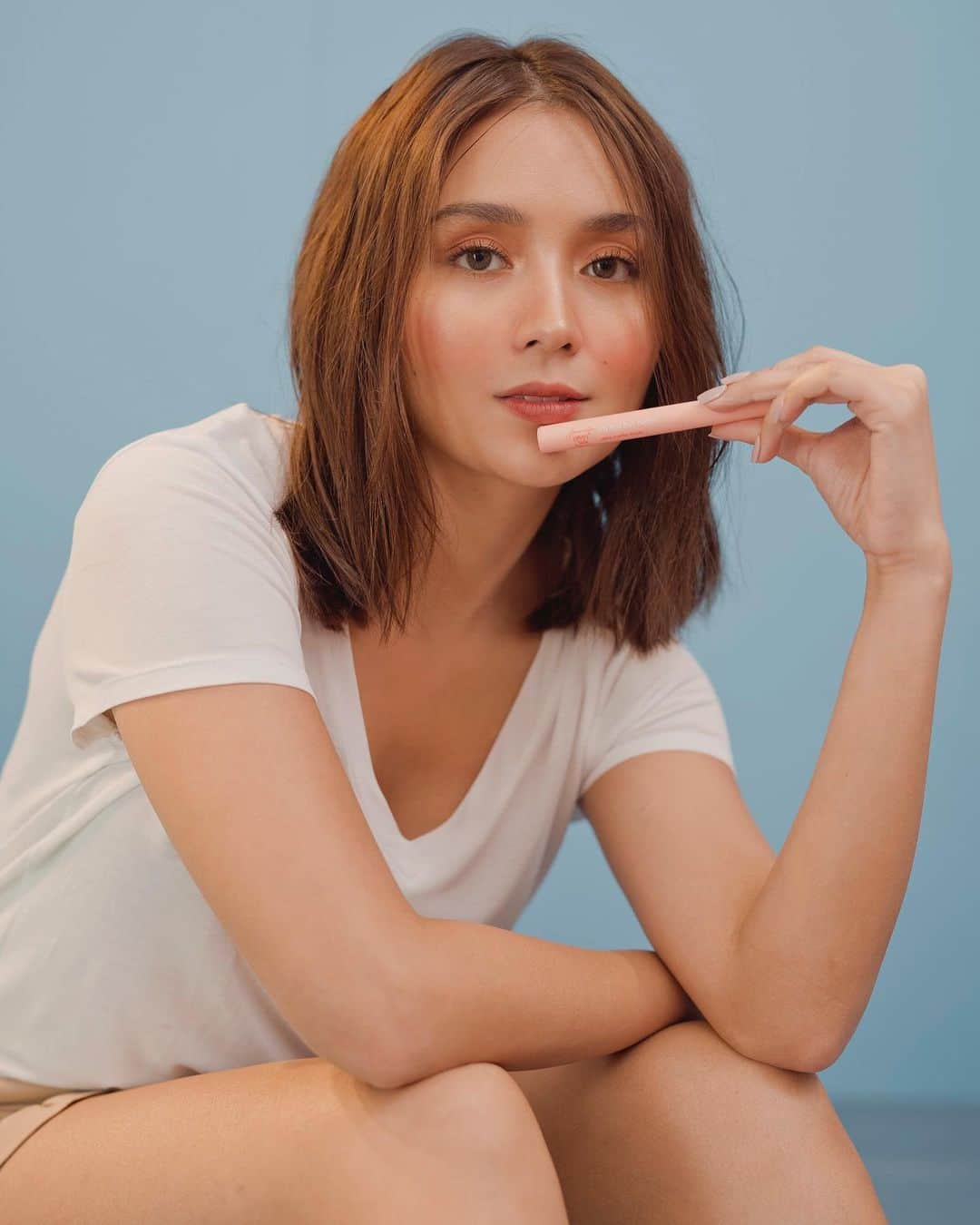 Kathryn Bernardoさんのインスタグラム写真 - (Kathryn BernardoInstagram)「Happy 11.11 from @happyskin_ph! Head over to @lazadaph today to avail of amazing deals on your holiday beauty must-haves—up to 50% off! ✨ Wearing Perfect Brows Eyebrow Mascara in Taupe, Pretty Easy Liquid Eyeshadow in Fancy, and My Lips But Better Ultra Matte Lippie in Charm! 💋」11月11日 15時05分 - bernardokath