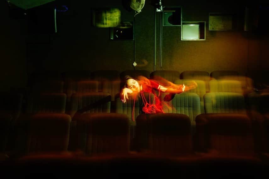 香衣さんのインスタグラム写真 - (香衣Instagram)「あなたの窓からネガフィルム  撮影協力:TCC試写室 撮影:橋本恵一郎さん  #ミニシアター #試写室 #tcc試写室  #映画#映像#映写 #撮影#橋本恵一郎 さん #作品撮り#作品#被写体 #ディスタンス#客席 #映画館#劇場#赤い糸 #糸#赤#赤コーデ #photography #camera #ポートレート#portrait #一眼レフ #香衣#新橋#銀座#網タイツ #ニットワンピース #red」11月11日 15時19分 - kaicai