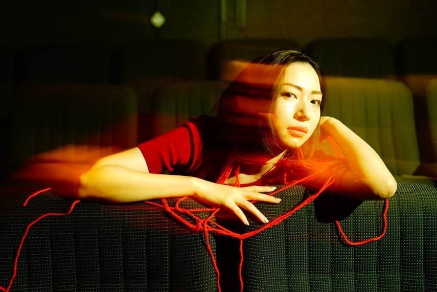 香衣さんのインスタグラム写真 - (香衣Instagram)「あなたの窓からネガフィルム  撮影協力:TCC試写室 撮影:橋本恵一郎さん  #ミニシアター #試写室 #tcc試写室  #映画#映像#映写 #撮影#橋本恵一郎 さん #作品撮り#作品#被写体 #ディスタンス#客席 #映画館#劇場#赤い糸 #糸#赤#赤コーデ #photography #camera #ポートレート#portrait #一眼レフ #香衣#新橋#銀座#網タイツ #ニットワンピース #red」11月11日 15時19分 - kaicai