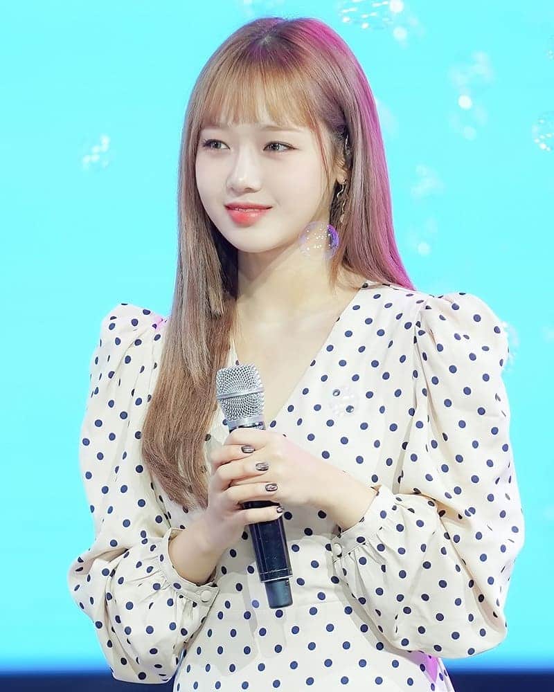 チェ・ユジョンのインスタグラム：「201110 YOOJUNG - <Comeback Show MU:TALK LIVE> behind  #유정 🌻  #위키미키 #WEKIMEKI #CHOIYOOJUNG #최유정 #YOOJUNG」
