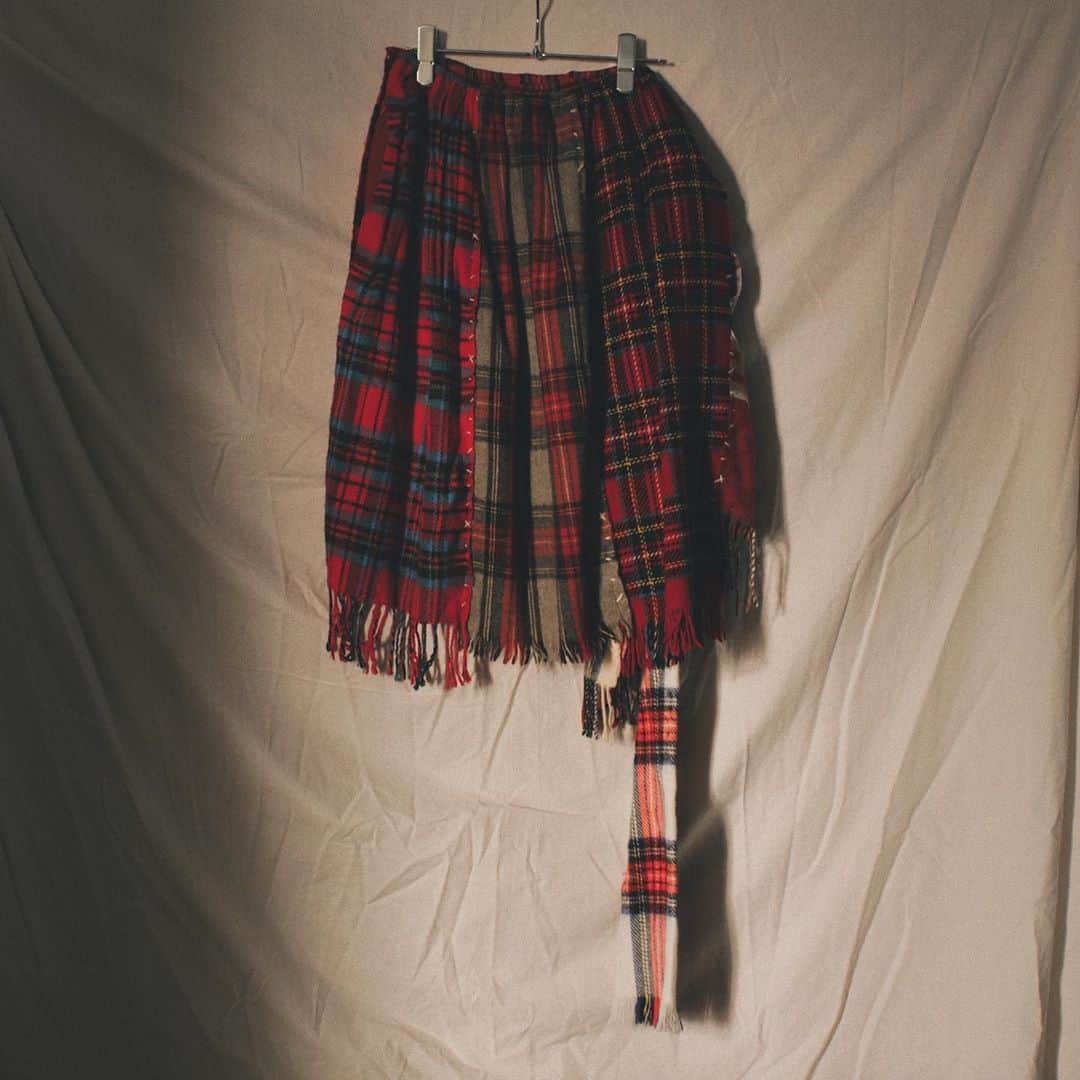 RAGTAGさんのインスタグラム写真 - (RAGTAGInstagram)「keisuke kanda ¥7,000 / size:-(M位) _ 冬に関する、ぼんやりとした記憶。 _ いくつものマフラーをつなぎ合わせたスカート。 _  #ragtag #ラグタグ #fashion #ファッション #used #ユーズド #古着 #ファッションをもっと自由にもっと楽しく #keisukekanda」11月11日 15時49分 - ragtag_official_women