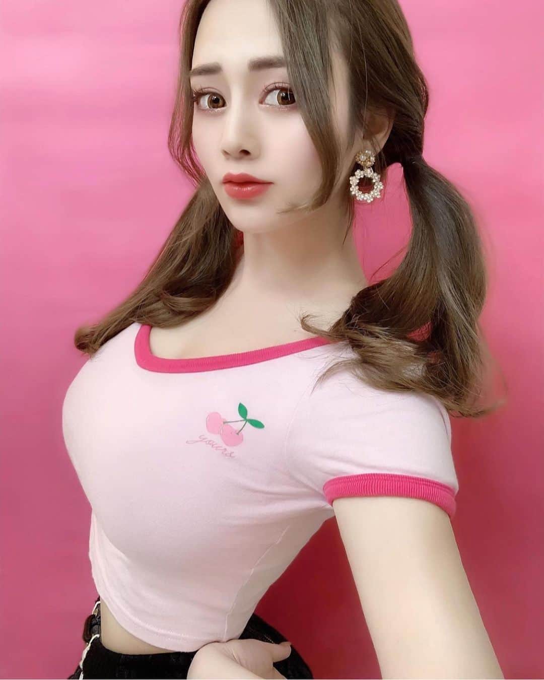 美女JAPANのインスタグラム：「どうも美女JAPANです！✨ ＊ ＊ 今回ご紹介するのはこの方‼️ ＊ ＊ 本田胡桃さん！@kotohonda ＊ ＊ とっても綺麗！🙈💕 こんな綺麗な人滅多にいない！💕 ＊ ＊ 本田胡桃さんのアカウントには他にも素敵な投稿がたくさんあります！✨ ＊ ＊ 皆さんも是非チェックしてみてね🧸 ＊ ＊ 明日の投稿もお楽しみに！！ ＊ ちなみにあなたはどんな人がタイプですか？ コメントお待ちしております💕  ＊ ＊  #色気 #可愛い #綺麗 #かわいい #写真集 #モデル #美肌 #笑顔 #スタイル抜群 #可愛い #可愛すぎ #会いたい #天使 #美女 #美人 #美しい #清楚 #スタイル #色白 #スタイル抜群 #美脚 #素敵 #カワイイ #応援」