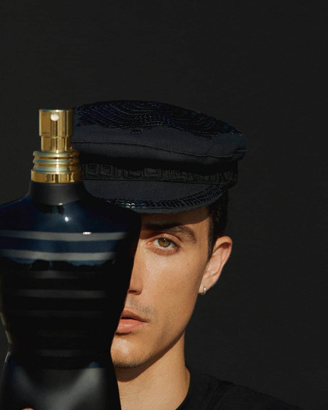 ジャンポール・ゴルチエさんのインスタグラム写真 - (ジャンポール・ゴルチエInstagram)「Captain, Oh Captain! Meet Le Male Le Parfum, the new intense Eau de Parfum for men of #JeanPaulGaultier. @jacobbix #WelcomeOnBoard #LeMale」11月11日 16時02分 - jeanpaulgaultier