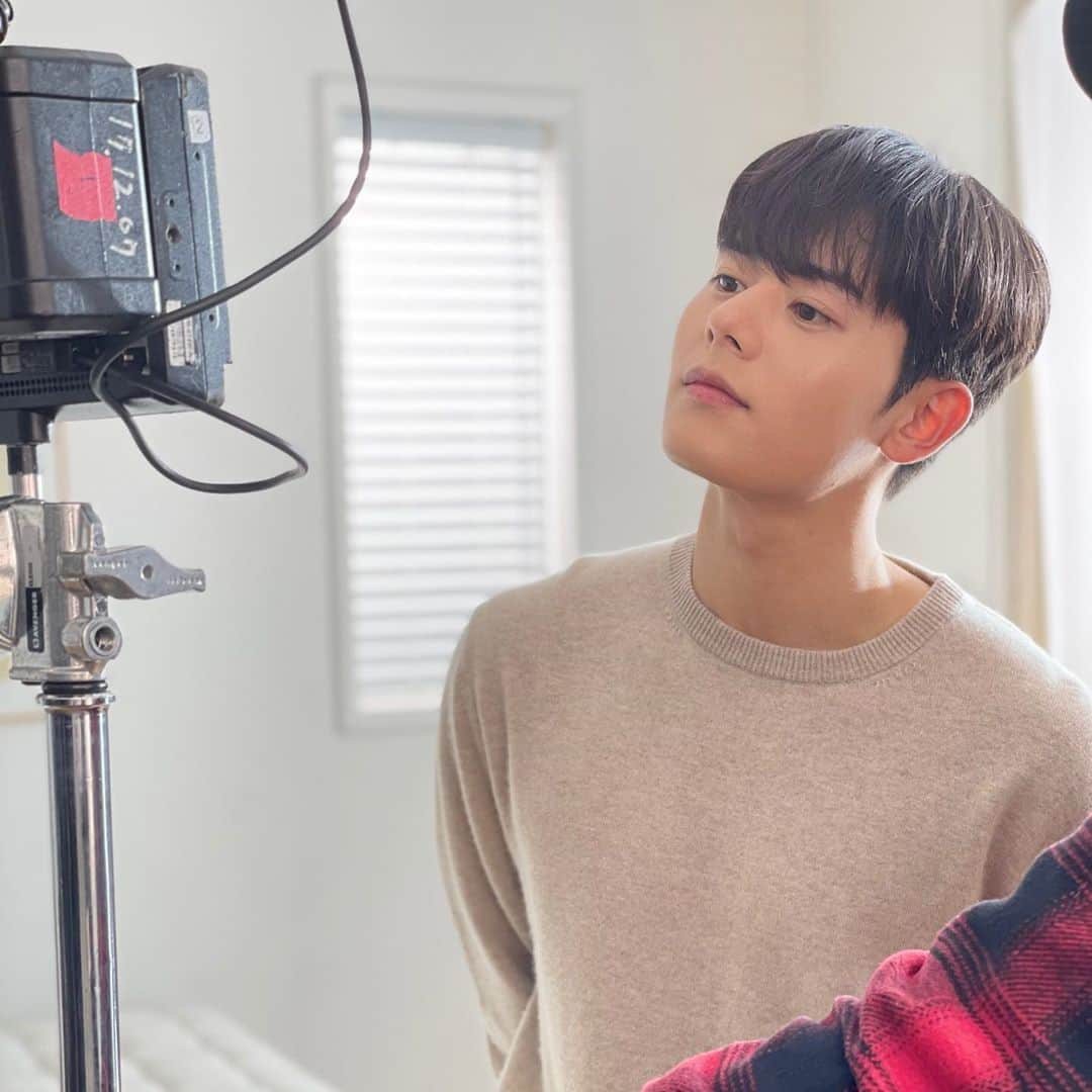 キム・ドンジュンさんのインスタグラム写真 - (キム・ドンジュンInstagram)「모니터링 옳다구나📺 . . . #올타#Allta#얼빡」11月11日 16時02分 - super_d.j