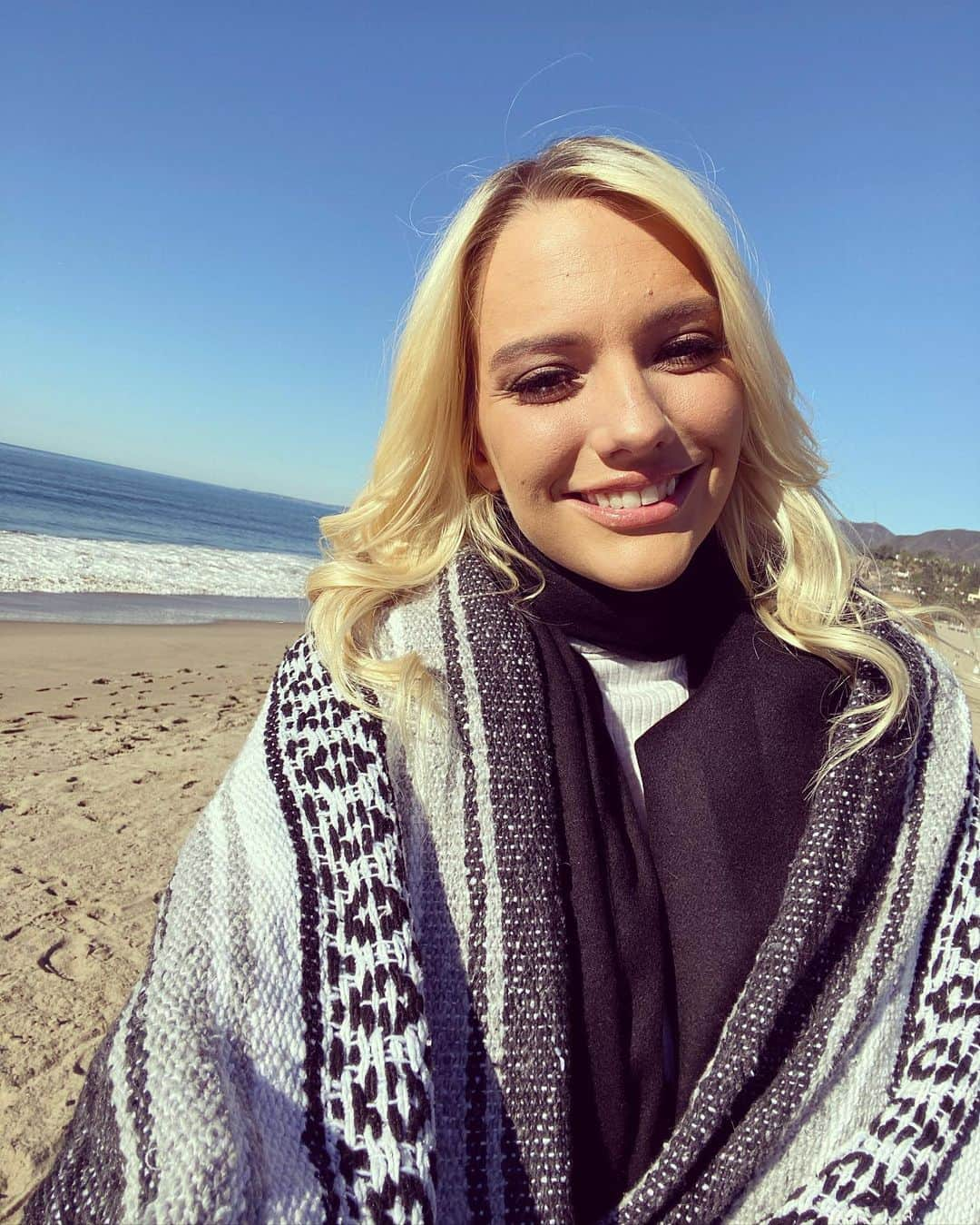 ケナ・ジェームスさんのインスタグラム写真 - (ケナ・ジェームスInstagram)「Had such a great day at the beach 🏖 Goodnight my loves 💖」11月11日 15時58分 - realkennajames