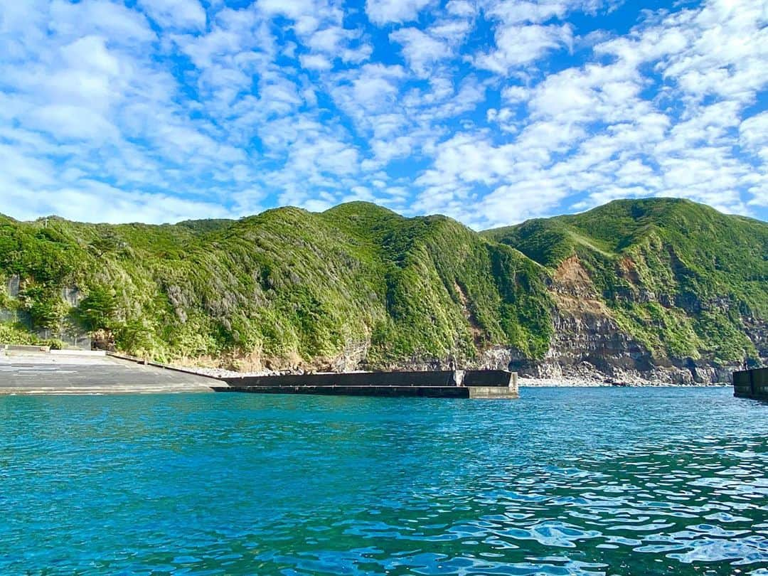 西島ミライさんのインスタグラム写真 - (西島ミライInstagram)「11月頭に1年半ぶりの八丈島へ！天候に恵まれて水陸空無限大を体感🌴🌤 日常アカウント @me_nissy にたくさんまとめたので見てみて下さい🌺  #八丈島 #離島 #伊豆諸島 #旅行 #旅人 #八丈島旅行 #島寿司 #くさや」11月11日 15時59分 - mira_nishi