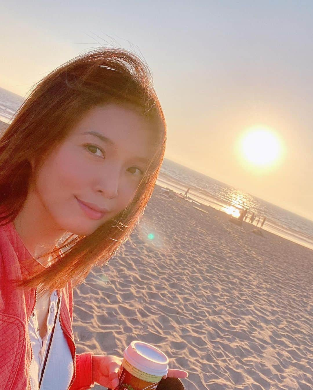 蓮城まことさんのインスタグラム写真 - (蓮城まことInstagram)「🏝 うっみー！ さんせーっと！ 🐋🐚⛵️🌅🏄🏻‍♀️🐟 #SantaMonicaBeach #Sunset #海がおいらを呼んでいる」11月11日 16時00分 - makotorenjo_king_official