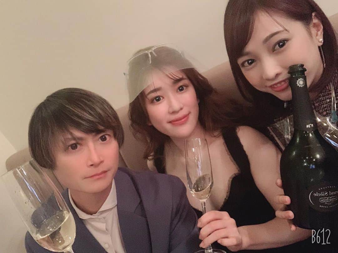 のインスタグラム：「涼子ちゃんのところの銀座瑞樹へ　 可愛がってる娘、 この日はお袋含め 3人も近しい女子の誕生日。 １１月１０日生まれって 私の勉強しているところ　 実は凄い数字の日なんです。 お祝いで、瑞樹で ローランペリエ　プレステージュ グランシェクル。 夜の世界でも飲み慣れて いますが、シャンパニスタの中でもラバーは多いです。 バランス感とエレガントで メイラード反応による上品な 蜜っぽさは本当にこのアイテムの 好きなところです。 ホタテ、ヒラメのクリーム煮や、 ナッツｨーなアロームと共に プリオッシュを齧りながら トドメに口に入れてください🙋‍♂️🙋‍♂️  #プルームテック﻿ #グルメ﻿﻿ #銀座グルメ﻿﻿ #西麻布グルメ﻿﻿ #東京グルメ﻿﻿ #グランシェクル #ローランペリエ #シャンパン﻿﻿ #六本木グルメ﻿﻿ #tokyo﻿﻿ #food﻿﻿ #東京カレンダー﻿﻿ #ぴえん﻿﻿ #ぱおん﻿﻿ #東京フード﻿﻿ #銀座クラブ﻿﻿ #グランシェクル﻿﻿ #ローランペリエ﻿﻿ #美容﻿﻿ #アンチエイジング﻿﻿ #ヴーヴクリコ﻿﻿ #銀座フレンチ﻿﻿ #青山フレンチ﻿﻿ #広尾フレンチ﻿﻿ #恵比寿﻿﻿ #和牛﻿﻿ #ホスト﻿﻿ #歌舞伎町ホスト﻿る」