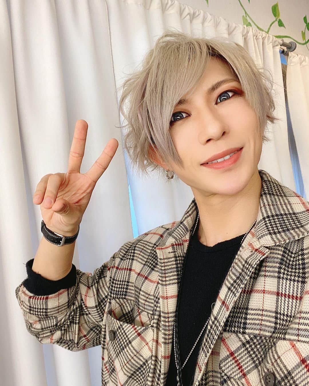 歌広場淳のインスタグラム：「✌️」