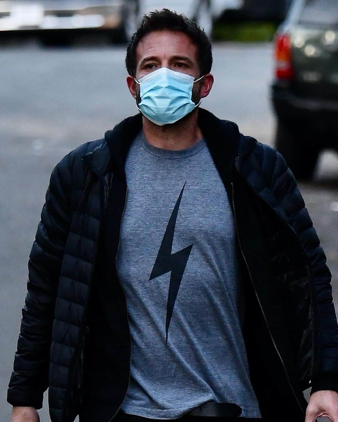 Just Jaredさんのインスタグラム写真 - (Just JaredInstagram)「@benaffleck stays safe in a face mask while out on a morning walk.  #BenAffleck Photos: Backgrid」11月11日 16時10分 - justjared