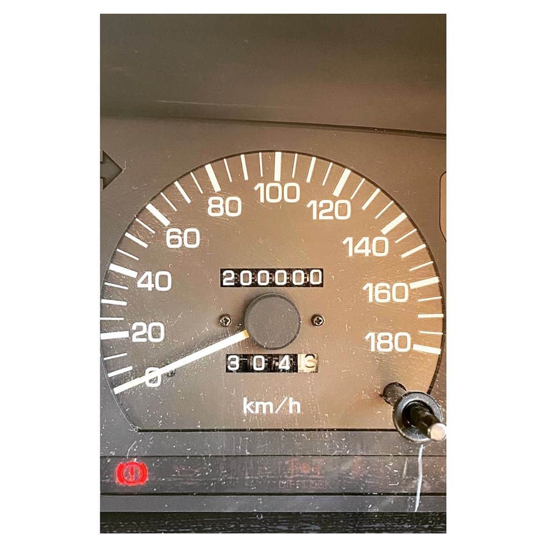 Caravanのインスタグラム：「2020.11.10  遂に20万キロ到達！  アメリカ横断 50回分。  まだまだ元気に走っておくれよ。」