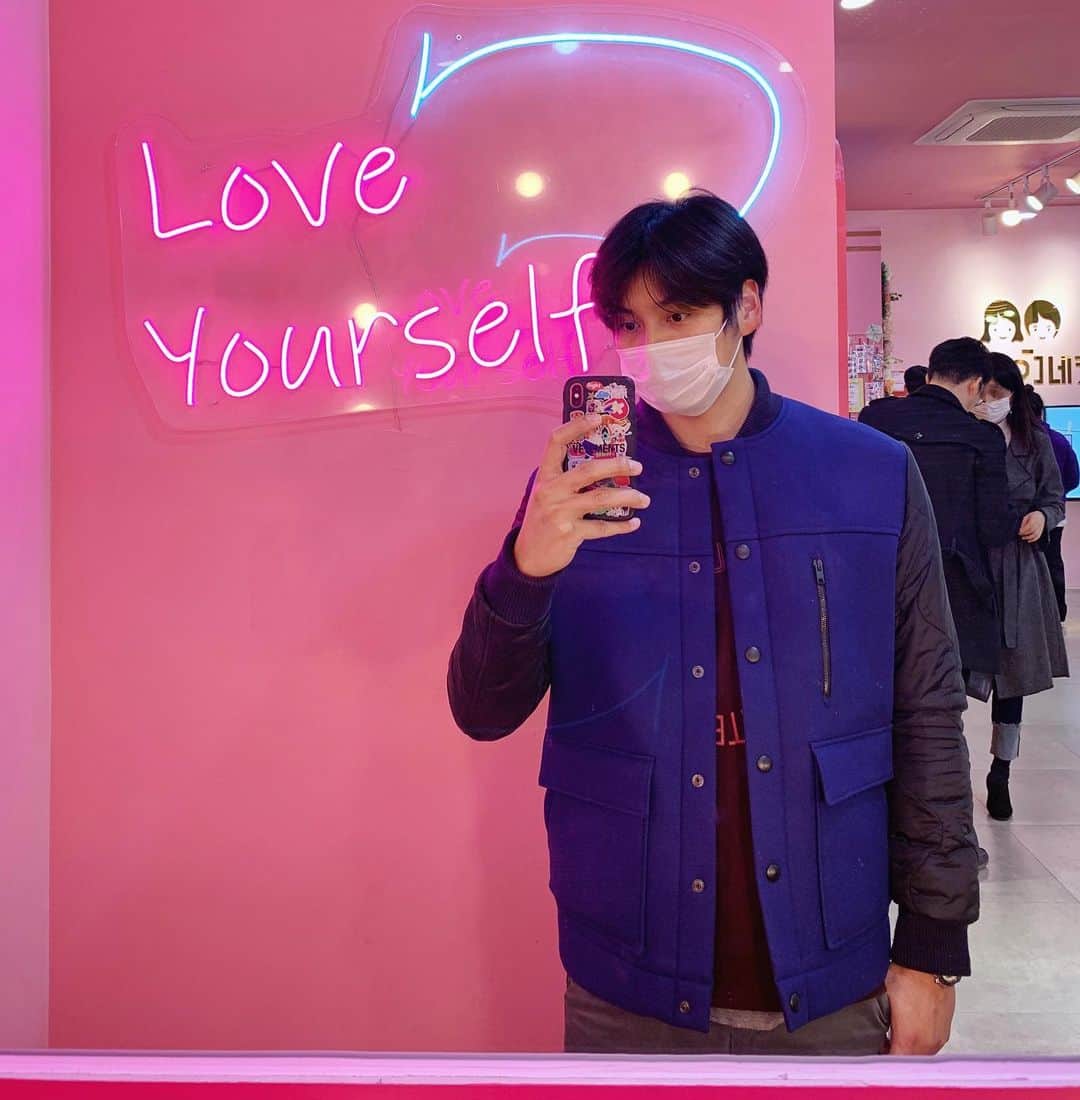 チェ・ソンジュンさんのインスタグラム写真 - (チェ・ソンジュンInstagram)「Love yourself 💕」11月11日 16時24分 - smartboy