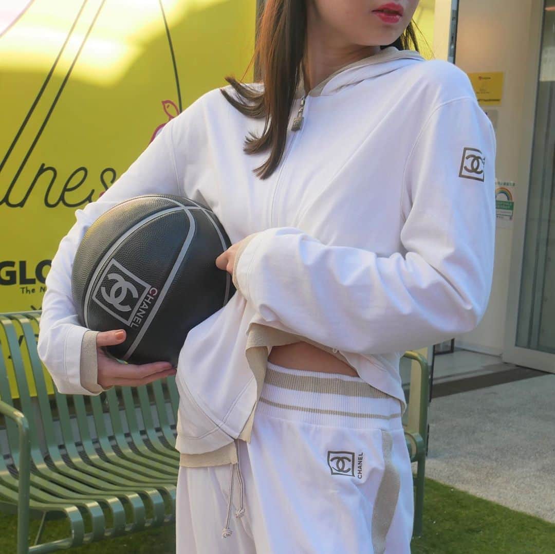 のインスタグラム：「CHANEL Sport 2-piece Set in Size 50 from 2006  Free Shipping Worldwide 📩DM for more info and pricing ➡️info@amorevintagetokyo.com   #AMOREvintage #ChanelSport」