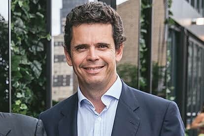 ベアトリス・レカリのインスタグラム：「Carlos Catalán, Un ser de los que aportan sólo con su presencia, que trata a los demás con respeto, con empatía, queriendo hacer un mundo mejor, Que entienden que la vida es más que lo que haces. Un ser que tira de los demás hacia adelante. Nunca te olvidaremos, los que tuvimos la suerte de conocerte y los que no. Desde lo más profundo de mi corazón, GRACIAS. ❤️🙏」