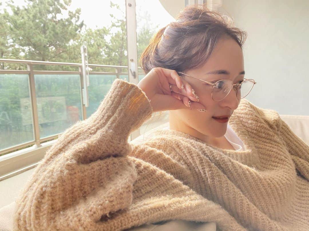 難波礼華のインスタグラム：「#ゆりっぱ_zoff  なんて可愛いデザインなんだ🤓💓 華奢なメガネ持ってなかったから嬉しい！！ @yurippa93 だいすき💓ありがと💓」