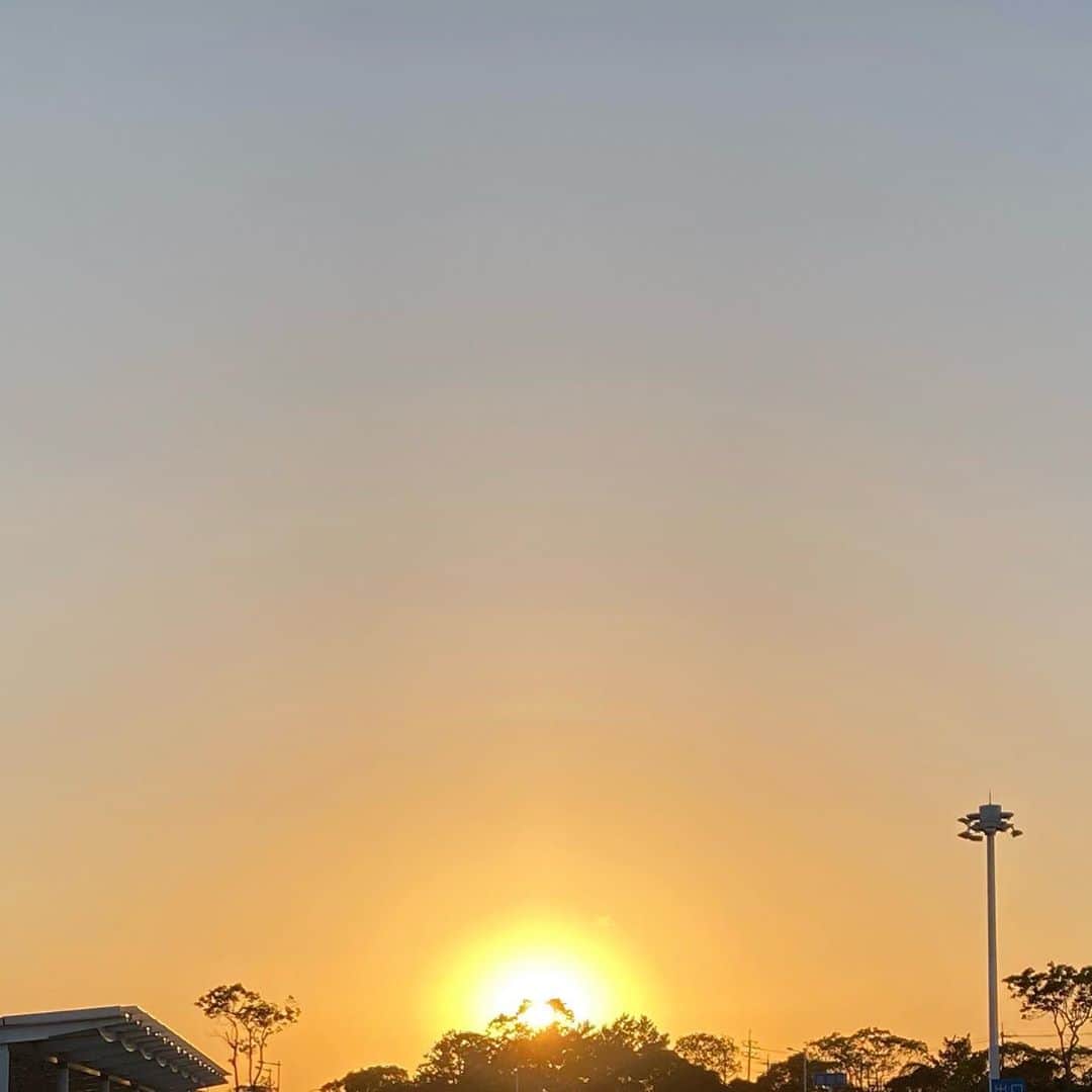 谷本貴義のインスタグラム：「アサリちゃんのオープニングではありません。  #夕日　 #sunsrt  #キレイ」