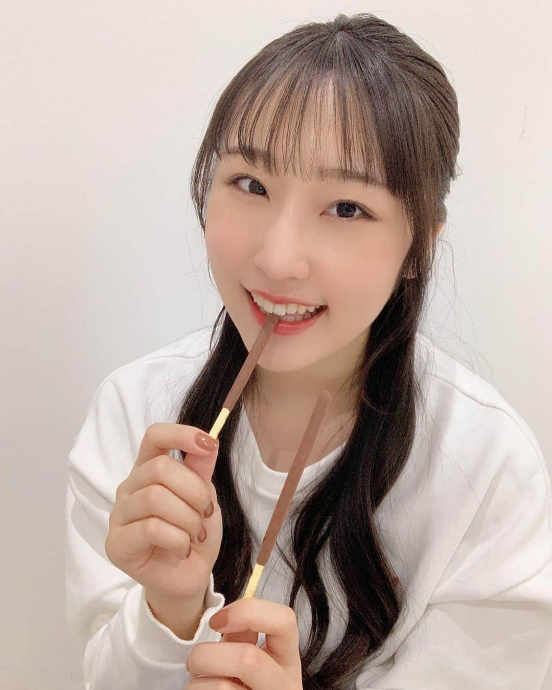 段原瑠々さんのインスタグラム写真 - (段原瑠々Instagram)「ポッキーの日！  やっぱり食べたくなっちゃった〜  #juicejuice #段原瑠々 #ポッキーの日 #ってどこかで見かけると #食べなきゃって思っちゃう #やっぱり嘘 #食べたかっただけ」11月11日 16時42分 - ruru_dambara.official