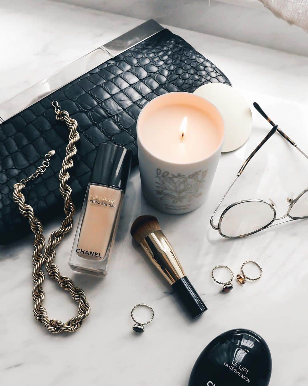 Ruby Kwanのインスタグラム：「My current daily things. 🖤🖤🖤 Happy Singles Day! #rougecloset #1111 #dailyessentials  @chanel.beauty #Sublimage #CHANELskincare @chanelofficial #chaneleyewear @brinkerandeliza @shopbop」