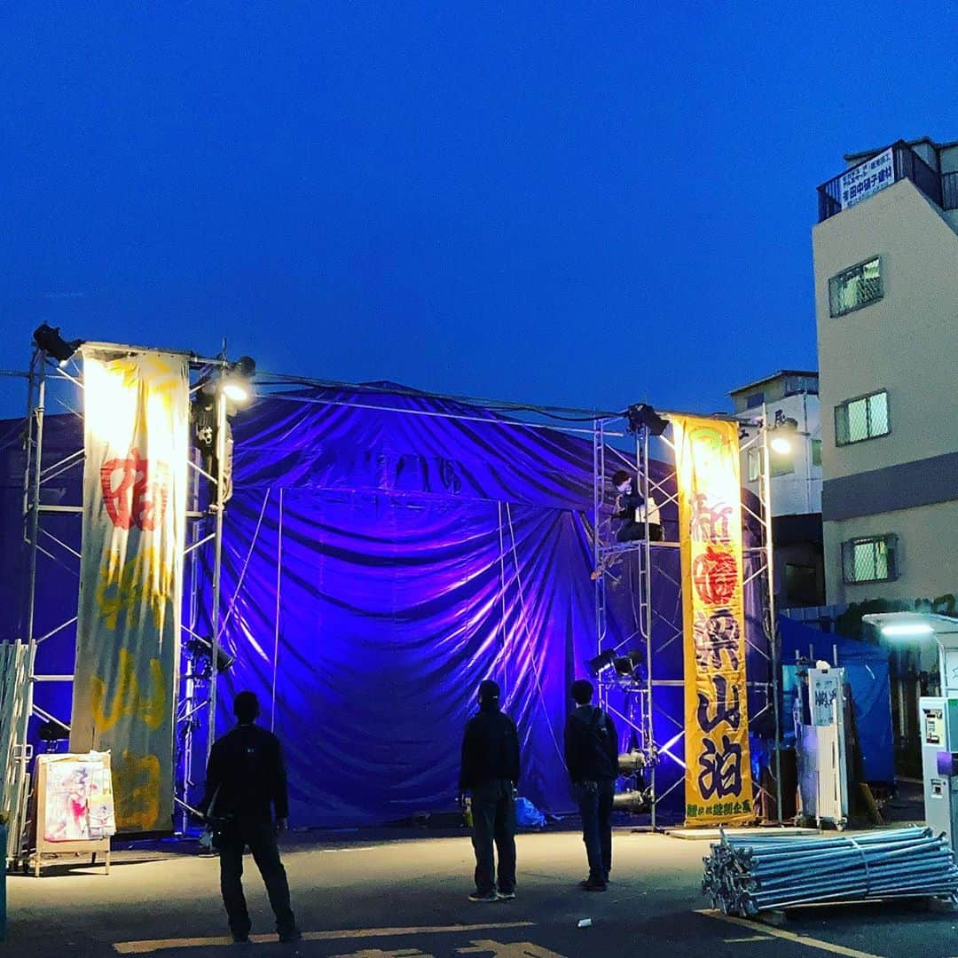 松田洋治のインスタグラム：「紫テントが聳え立つ。 新宿梁山泊「唐版　犬狼都市」14日からです！」