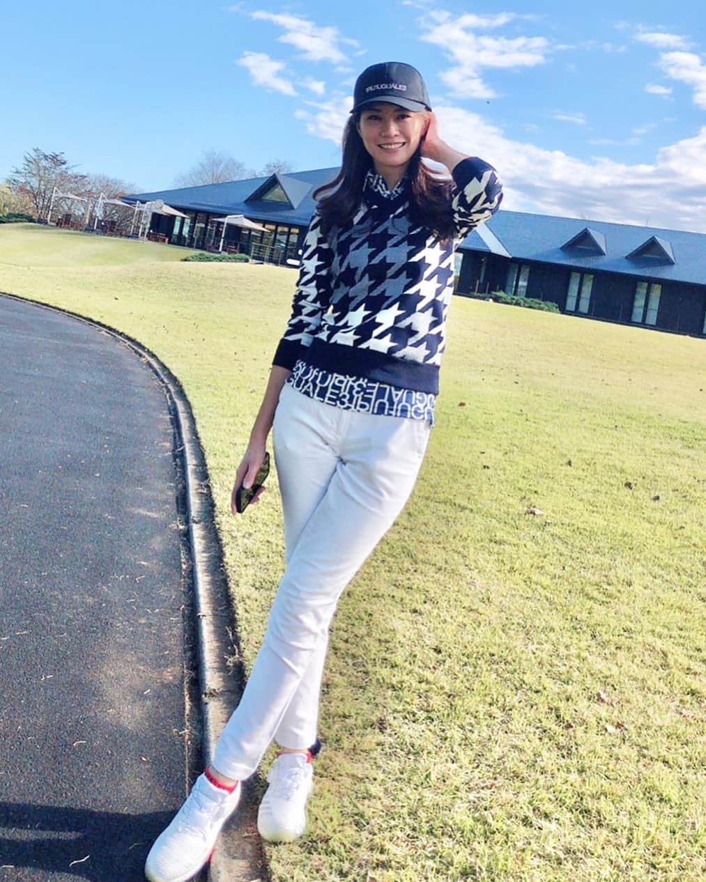 乙幡紗紀のインスタグラム：「・ 先日 @1piu1uguale3_official のコンペに参加しました⛳️ ウノピューのウェアはかっこよくて好き♡ パンツスタイルおすすめです♪ #golf #golfgirl #golfwear  #1piu1uguale3 #1piu1uguale3golf  #ゴルフ　#ゴルフ女子 #ゴルフウェア」