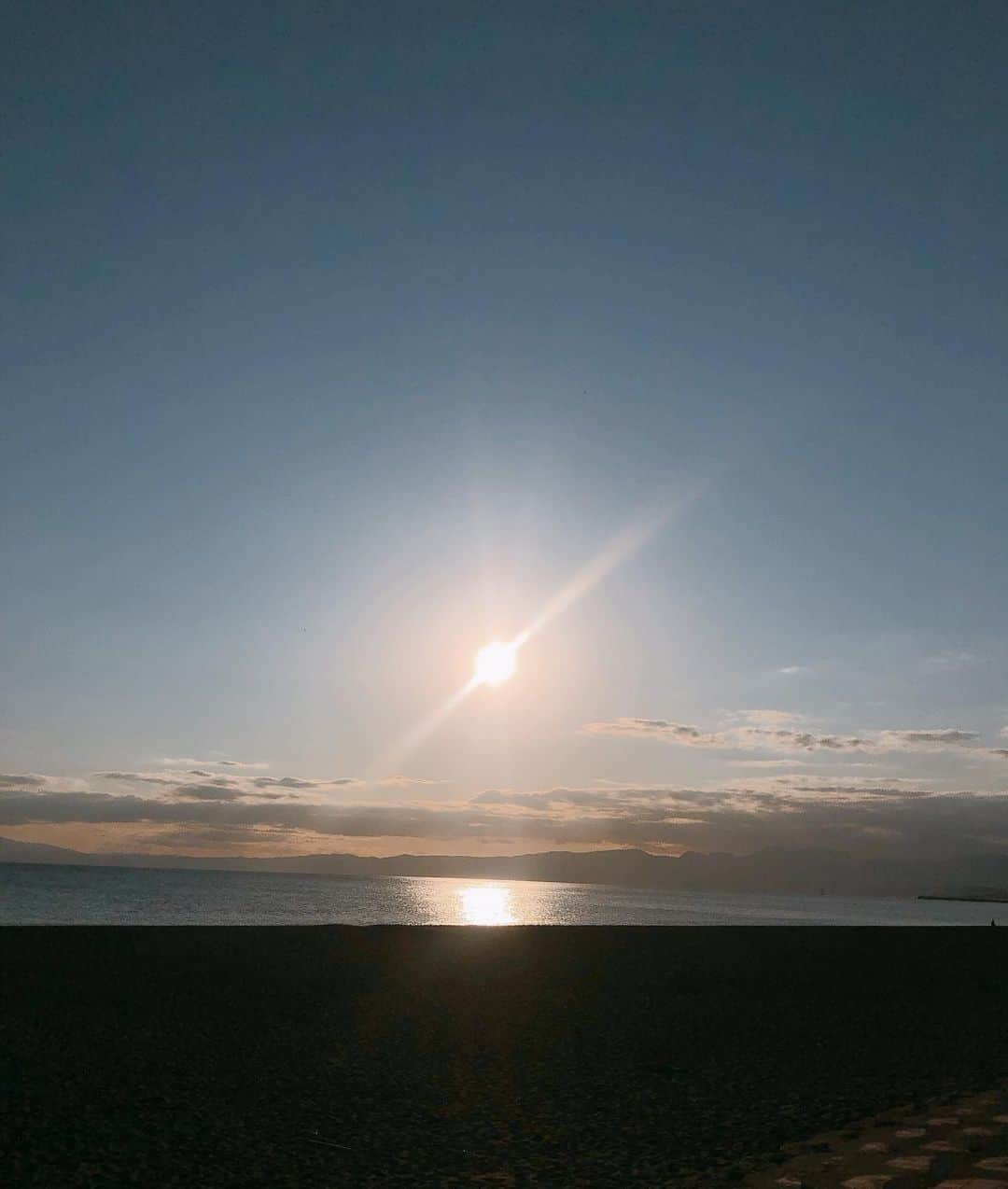 崎本ゆかりさんのインスタグラム写真 - (崎本ゆかりInstagram)「夏の海には行けなかったけど 冬の海も好き。 マスクを外して深呼吸 最高でした！  #dayoff#sohappy #beach#chigasaki#refresh#1111」11月11日 17時16分 - yukariiiin5