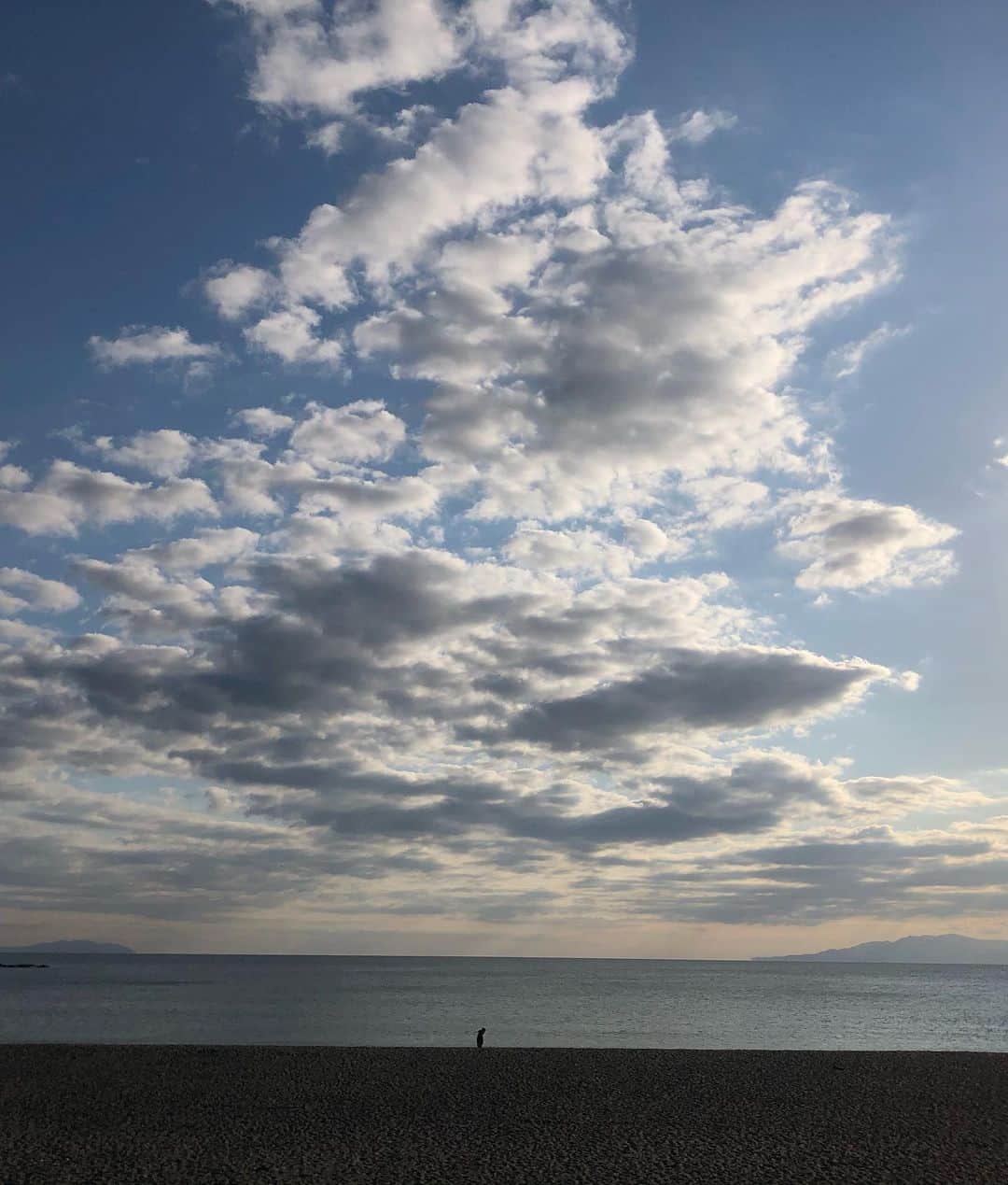崎本ゆかりさんのインスタグラム写真 - (崎本ゆかりInstagram)「夏の海には行けなかったけど 冬の海も好き。 マスクを外して深呼吸 最高でした！  #dayoff#sohappy #beach#chigasaki#refresh#1111」11月11日 17時16分 - yukariiiin5