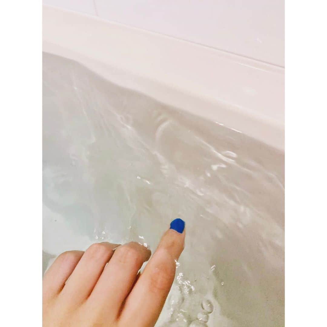 喜多乃愛さんのインスタグラム写真 - (喜多乃愛Instagram)「⭐ 最近ながーーいこと湯船に浸かって汗をかくことにハマっています。 お風呂上がりの窓から入ってくる夜風がたまらなく気持ちいい🍃 寒くなってきたので、皆様ご自愛くださいね^^」11月11日 17時18分 - kitanoa_official
