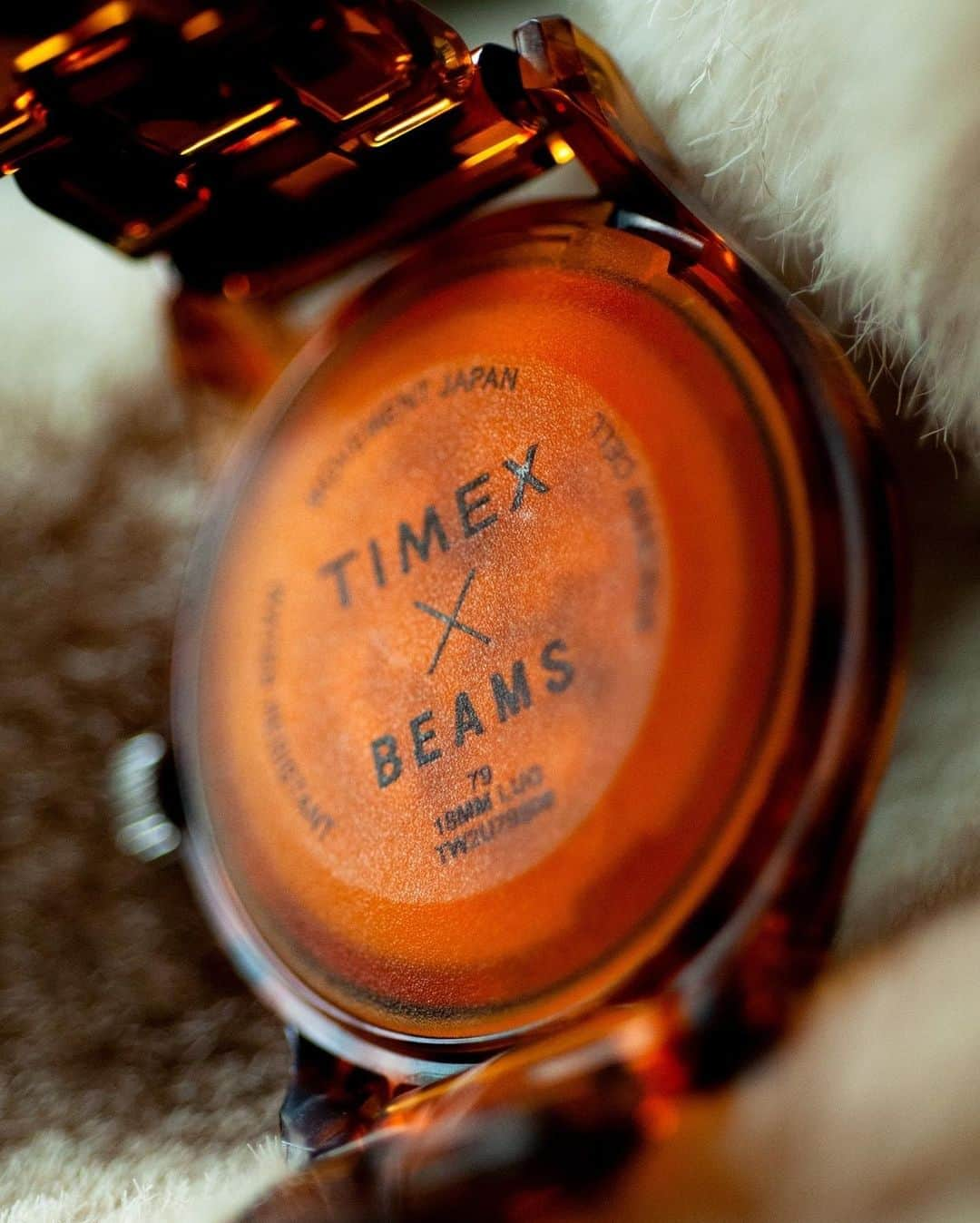 BEAMS MENさんのインスタグラム写真 - (BEAMS MENInstagram)「… TIMEX  “TORTOISE SHELL” ・ 毎シーズン好評を博す<TIMEX(タイメックス)>とのコラボレーション。 今回は “TORTOISE SHELL”と銘打ちブランドを代表するモデル「オリジナルキャンパー」と「クラシックデジタル」を初のべっ甲カラーに別注。さらに、バンドをブレスレット仕様に変更し遊び心がありながら上品な印象に仕上げました。他にもBEAMS BOYでは白文字盤タイプも展開します。全国のBEAMS店舗とBEAMS公式オンラインショップにて発売します！ ・ @timex @beams_official #timex #beams #beamsboy #originalcamper #classicdigital」11月11日 17時24分 - beams_mens_casual