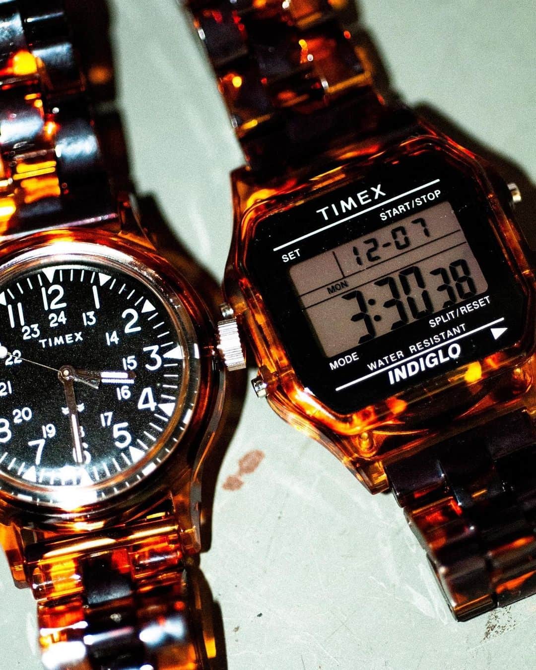 のインスタグラム：「… TIMEX  “TORTOISE SHELL” ・ 毎シーズン好評を博す<TIMEX(タイメックス)>とのコラボレーション。 今回は “TORTOISE SHELL”と銘打ちブランドを代表するモデル「オリジナルキャンパー」と「クラシックデジタル」を初のべっ甲カラーに別注。さらに、バンドをブレスレット仕様に変更し遊び心がありながら上品な印象に仕上げました。他にもBEAMS BOYでは白文字盤タイプも展開します。全国のBEAMS店舗とBEAMS公式オンラインショップにて発売します！ ・ @timex @beams_official #timex #beams #beamsboy #originalcamper #classicdigital」