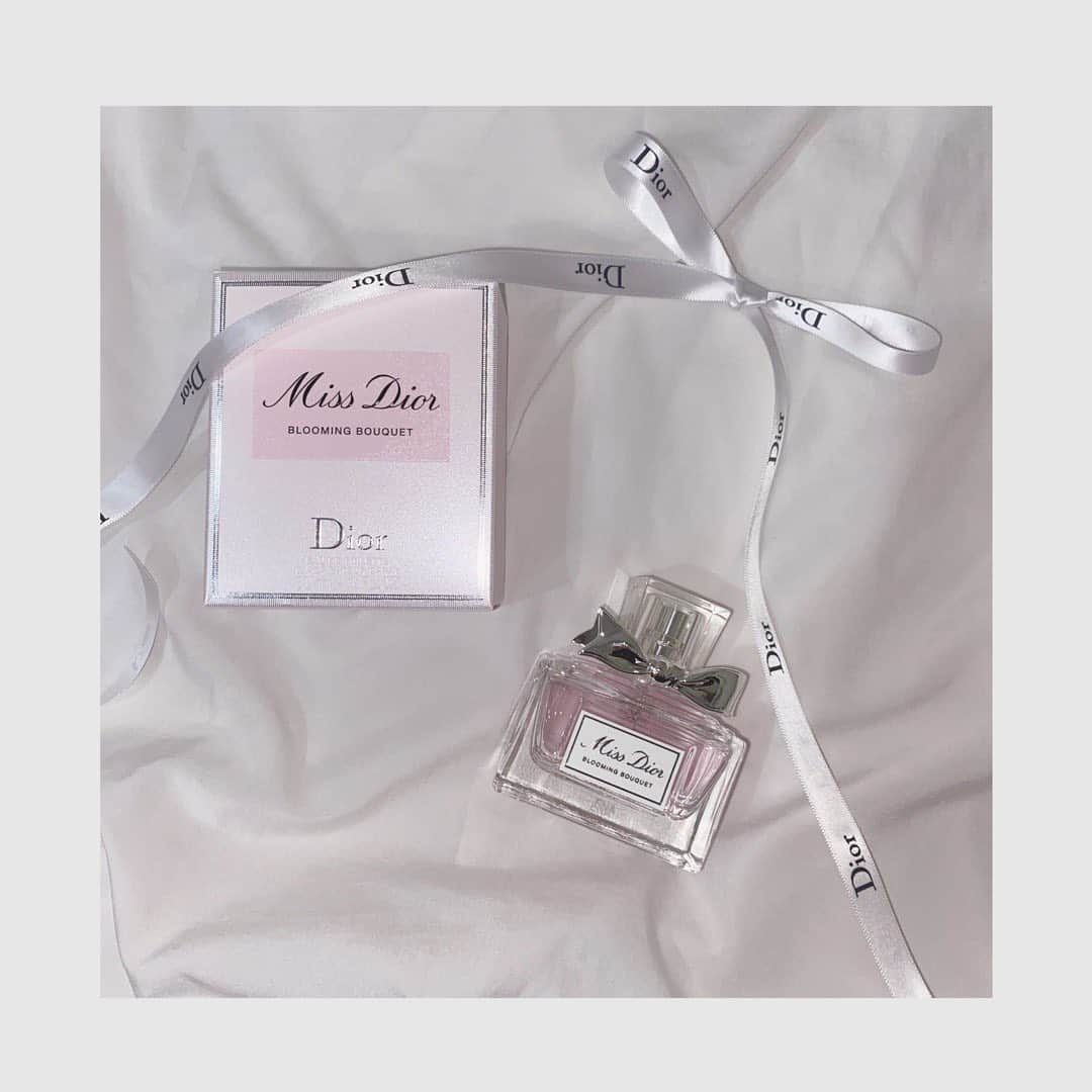 鈴木愛菜さんのインスタグラム写真 - (鈴木愛菜Instagram)「昇格祝いに貰った香水♡♡  #Dior #香水」11月11日 23時02分 - _enatan0109_