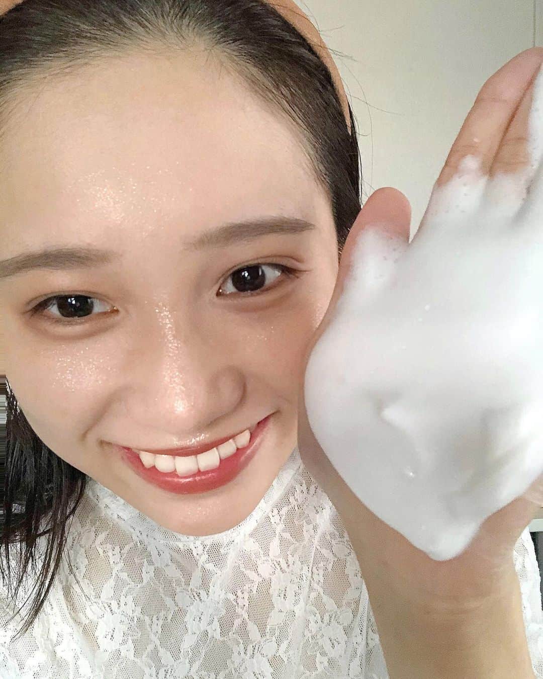 生形由佳さんのインスタグラム写真 - (生形由佳Instagram)「. . ももぷり（@bcl_company_official）さんからいただいた、メイクも落とせるもこもこ濃密泡の洗顔料をご紹介！  もこもこの濃密泡が肌をやさしく包み込んで、汚れもメイクも一度にすっきり落としてくれます☁️  ほんのりピーチのいい香り〜🍑  #ももぷり　#momopuri　#bcl」11月11日 22時56分 - yuka.ub