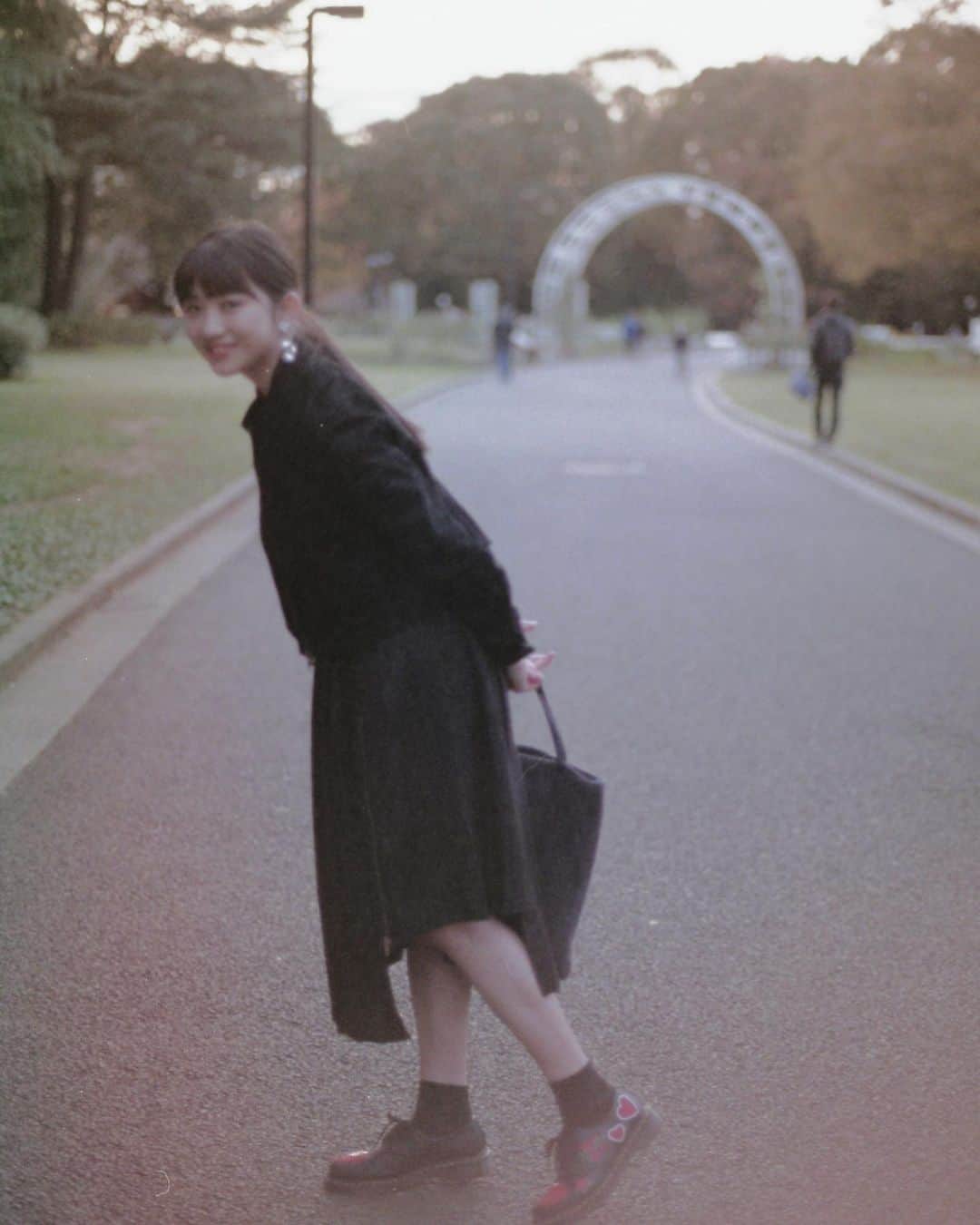 布施柚乃さんのインスタグラム写真 - (布施柚乃Instagram)「🎞﻿ ﻿ 正解は〜ひとみでした！﻿ ﻿ 可愛い子捕まえた🥰っていうことでフィルムで写真撮ってきたよ☻﻿ ﻿ コロナ前以来だったから意外と久々🤨﻿」11月11日 22時57分 - yuno.fuse