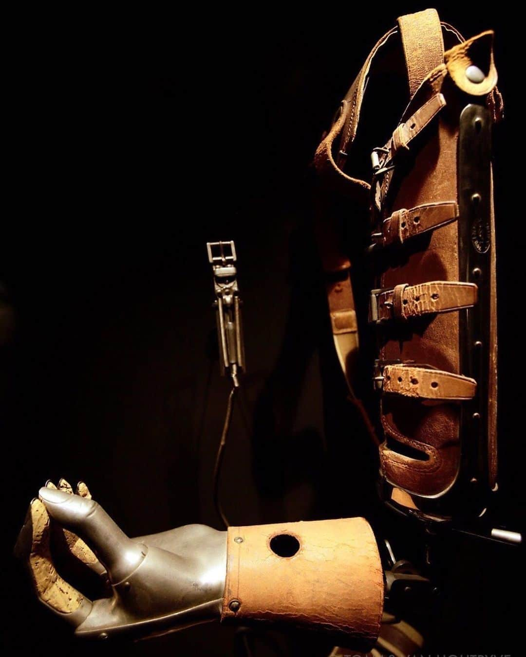 thephotosocietyさんのインスタグラム写真 - (thephotosocietyInstagram)「Photo by Tomas van Houtryve @tomasvh / A WWI prosthetic is seen inside the Musee de la Grande Guerre (Great War Museum) in Meaux, France. The 11th of November marks the anniversary of the 1918 armistice that ended the First World War.   . . .  #november11 #armisticeday #WWI #WesternFront #FlandersFields #trenches #worldwar1 #11november」11月11日 22時58分 - thephotosociety