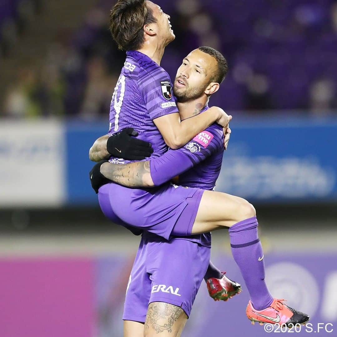 サンフレッチェ広島さんのインスタグラム写真 - (サンフレッチェ広島Instagram)「. ⚽️明治安田生命J1リーグ第7節　試合結果⚽️ サンフレッチェ広島　2-0　名古屋グランパス 前半：1-0 後半：1-0 【得点者（広島のみ）】レアンドロ・ペレイラ、森島司  一瞬の隙を突いて先制点を挙げ、鮮やかなFKで追加点と理想的な完封勝利を飾る🙌  平日ナイトゲームながらも、最後まで応援いただきありがとうございました🙇  #川辺駿 選手 #レアンドロペレイラ 選手 #荒木隼人 選手 #野上結貴 選手 #茶島雄介 選手 #森島司 選手 #城福浩 監督 #青山敏弘 選手」11月11日 22時58分 - sanfrecce.official