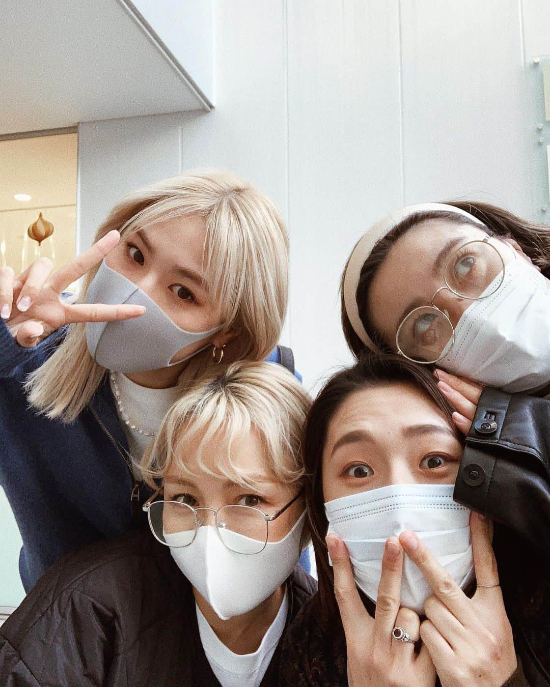 のインスタグラム：「𝙼𝚢 𝚕𝚘𝚟𝚎𝚎𝚎𝚎𝚎♥︎♥︎♥︎♥︎♥︎ 何一つ気を使わない なんでも話せてどんな姿も見せれる。笑 ずっと笑ってた😂 . @ryuchan1117  @me__0801  @minori_nemoto412  @pepenahn もお仕事お疲れ様🤲🏼 @o4yukky.22 元気？笑 次は🍜ね。 帰り際20秒くらいで撮ったselfie🤳 ただのselfieだけどお気に入り🥺❤️ . . 今日もありがと愛してる❤️」