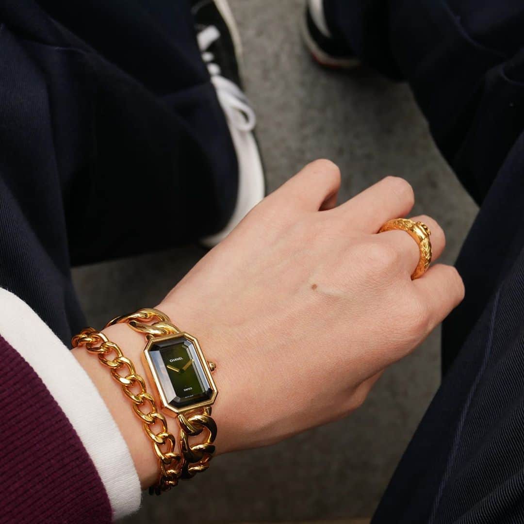 のインスタグラム：「CHANEL Vintage 18K Yellow Gold Premiere Watch. Available in Size Small, Medium & Large.  #chanelwatch #premierewatch #chanelvintage」