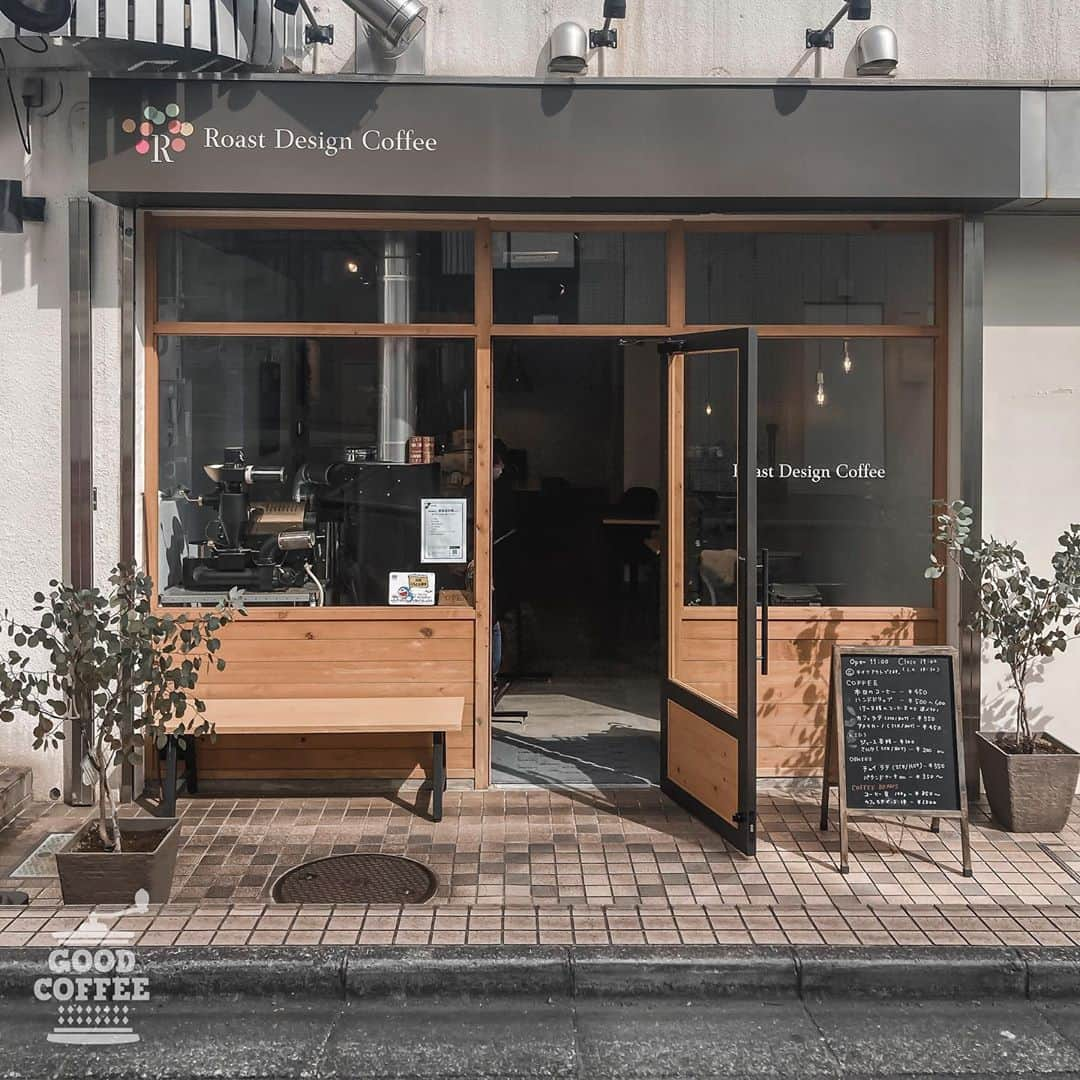 goodcoffeemeさんのインスタグラム写真 - (goodcoffeemeInstagram)「. ☕️ Good Coffee Crew Recommend Shop Info ☕️  【Roast Design Coffee (@roastdesigncoffee) ／ 神奈川・新百合ケ丘】 GC Crew：@____moto.aki16__ 「シンプルな外観、外の光がたっぷり入る店内でいただくコーヒーと洋菓子は心と身体にリラックスを与えてくれます♫ 生豆をスピリッツに漬けてから焙煎したお酒とコーヒーのインフュージョンコーヒーがとてもおすすめです！」  — 📍神奈川県川崎市麻生区上麻生1-6-3 🕘11:00〜19:00 定休日：水曜日 —」11月11日 18時00分 - goodcoffeeme