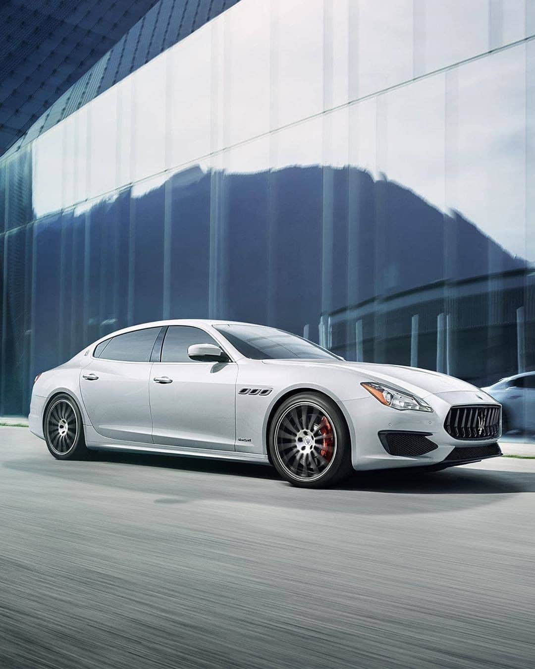 Maserati Japan | マセラティ ジャパンさんのインスタグラム写真 - (Maserati Japan | マセラティ ジャパンInstagram)「クアトロポルテ。それは、自動車史に燦然と輝く、世界最速のセダンにして、今もなお伝説的な存在。クアトロポルテGTS。  クアトロポルテGTSの詳細はこちら https://www.maserati.com/jp/ja/models/quattroporte/quattroporte-gts  #Maserati #マセラティ #MaseratiJapan #マセラティジャパン #QuattroporteGTS #クアトロポルテGTS」11月11日 18時00分 - maseratijp