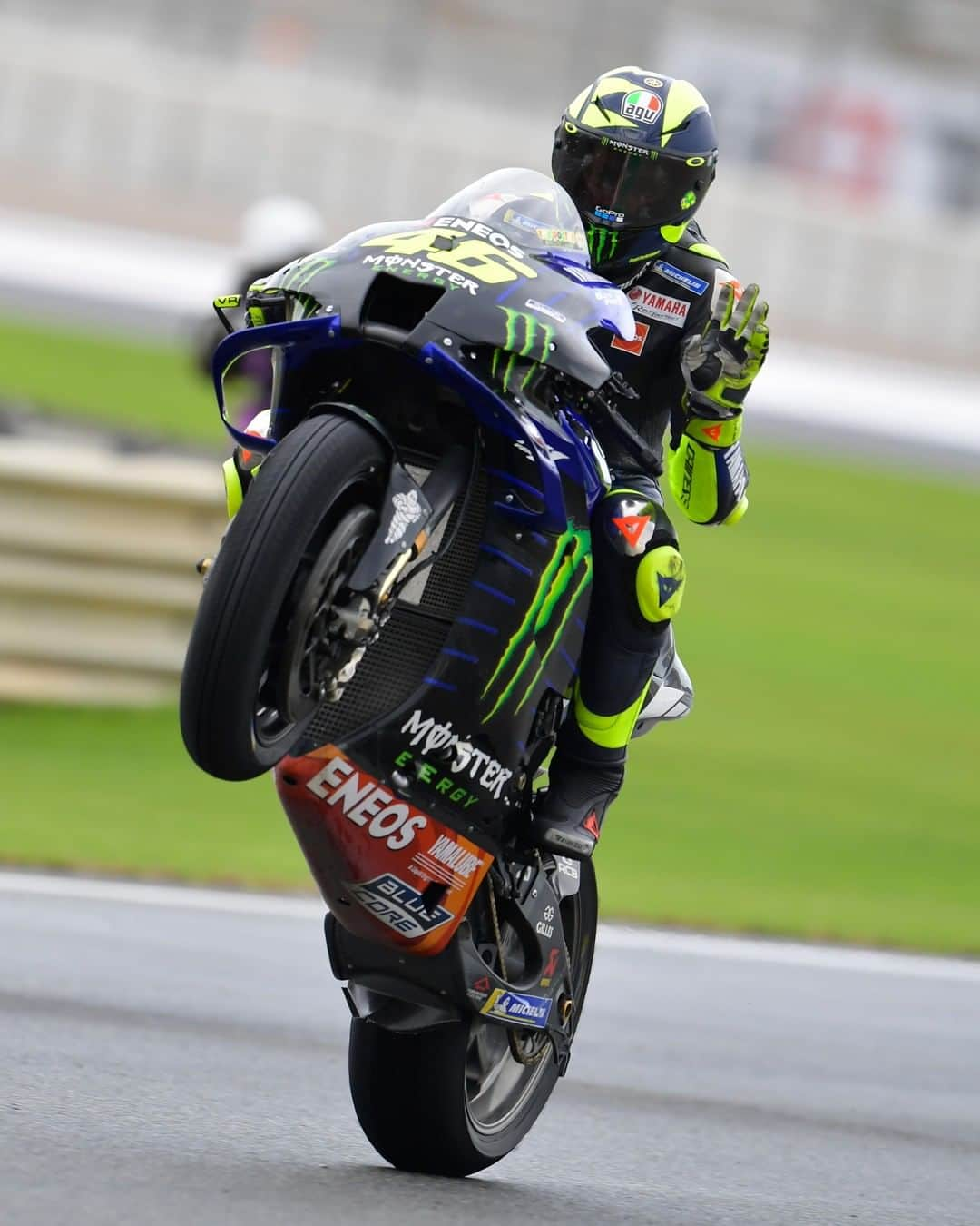 MotoGPさんのインスタグラム写真 - (MotoGPInstagram)「It was so good to see @valeyellow46 back on track and throwing his front wheel up at the #EuropeanGP 🇪🇺! 🙌 Happy #WheelieWednesday everyone! 🤩 #MotoGP 🏁 #Wheelie #VR46 #ValentinoRossi #Motorcycle #Racing #Motorsport」11月11日 18時00分 - motogp